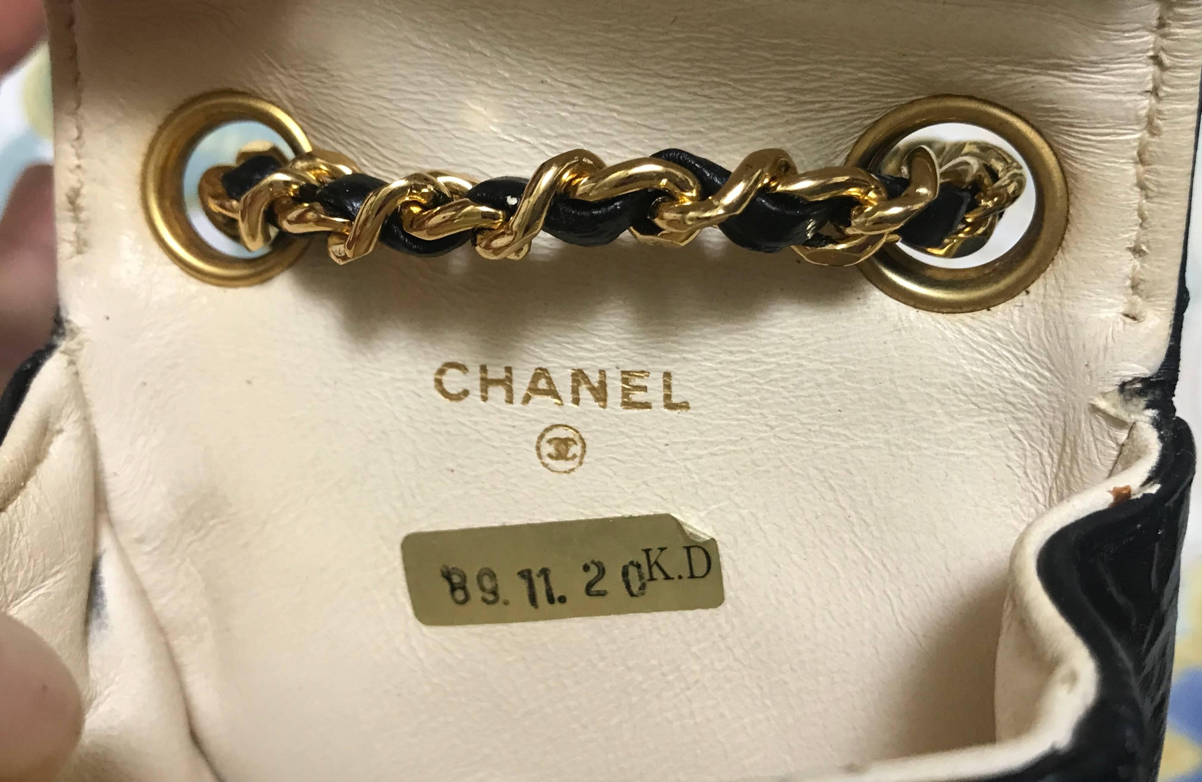 Vintage CHANEL mini 2.55 bag charm chain leather belt with golden CC charm. 3