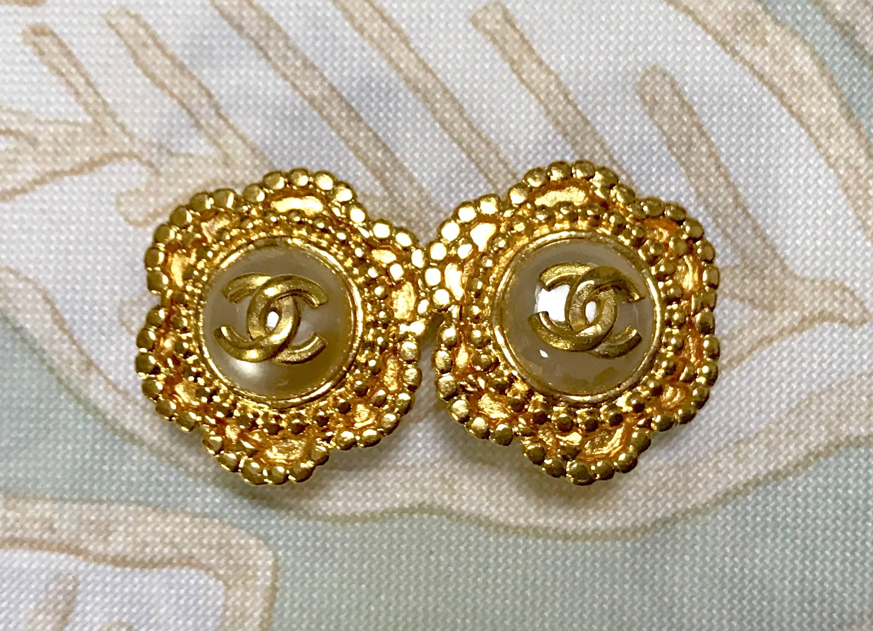 1990s. Vintage CHANEL golden six petal flower design earrings with CC mark and faux pearl. Cute jewelry.

Here is another vintage CHANEL jewelry piece set that is fun, chic, mod, and yet gorgeous.

Six petal flower design with dots edges.
Featuring