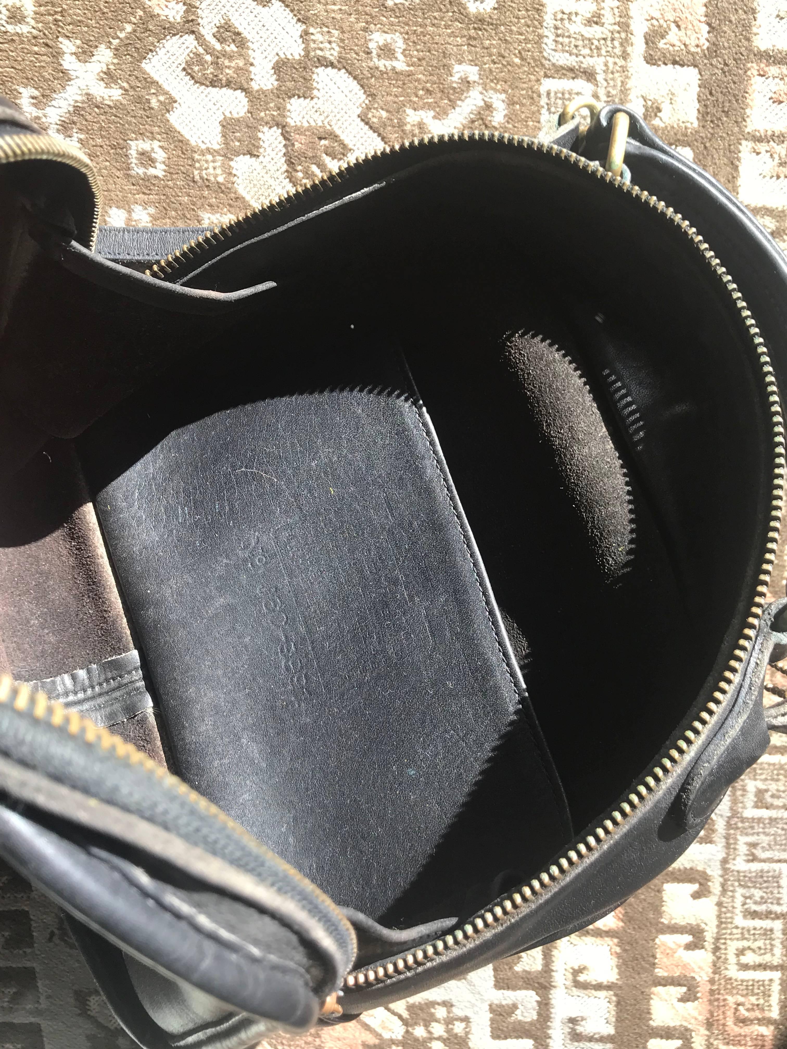 Vintage COACH genuine black leather oval lunchbox shape shoulder bag. USA made. In Good Condition In Kashiwa, Chiba