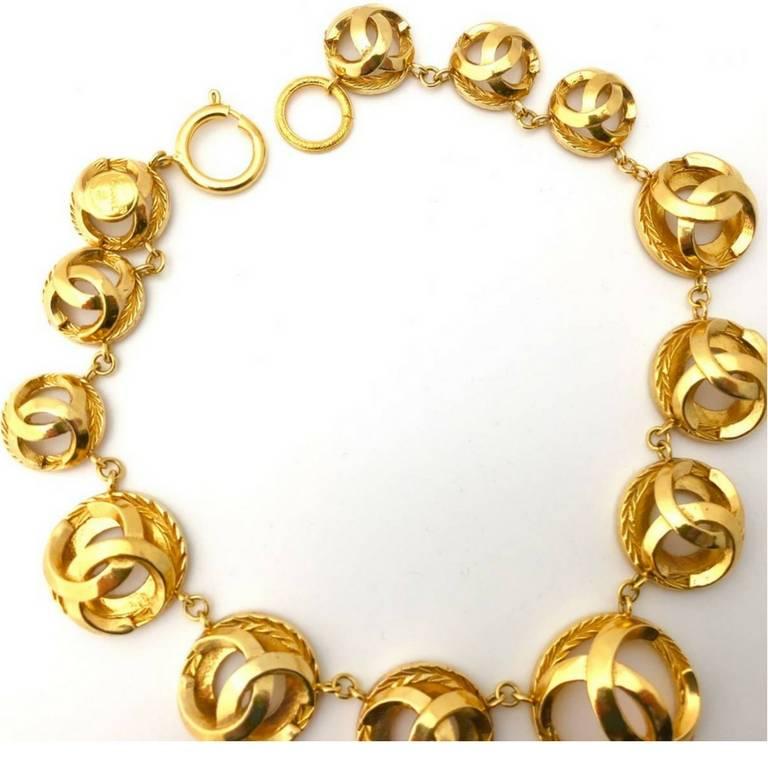 Chanel Vintage golden CC round mark charm and chain necklace  In Excellent Condition For Sale In Kashiwa, Chiba