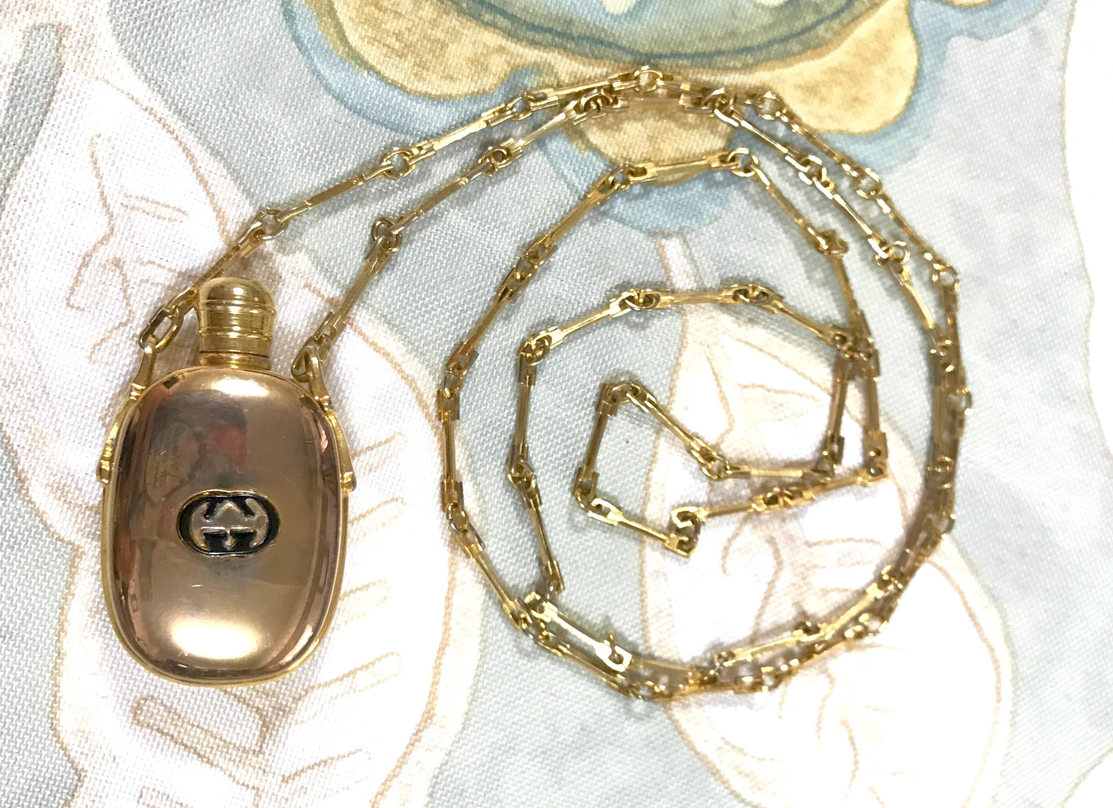 Vintage Gucci golden perfume bottle necklace with logo mark on top.  In Good Condition In Kashiwa, Chiba