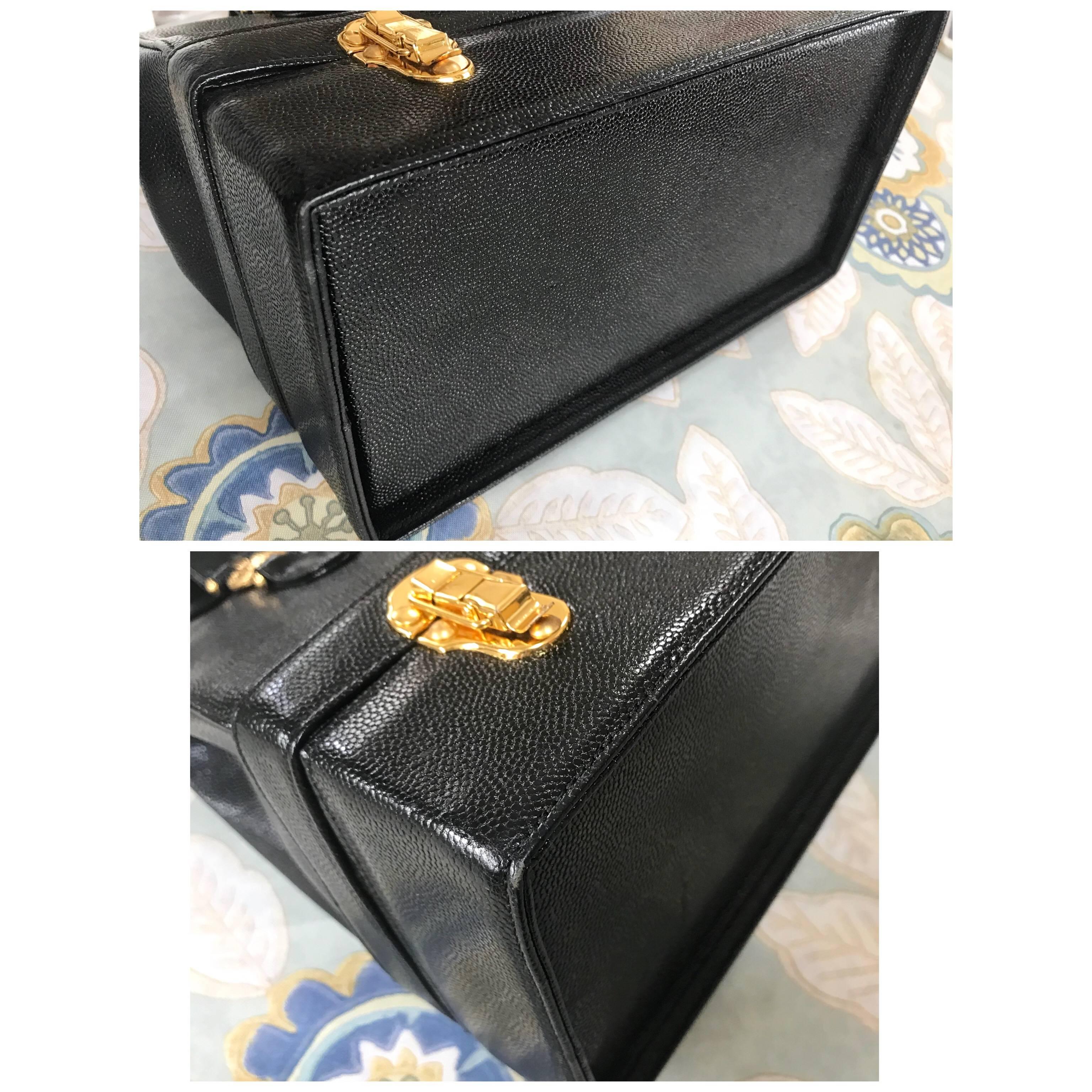 MINT. Vintage Gianni Versace black caviar type leather birkin doctor's bag. hand In Excellent Condition In Kashiwa, Chiba