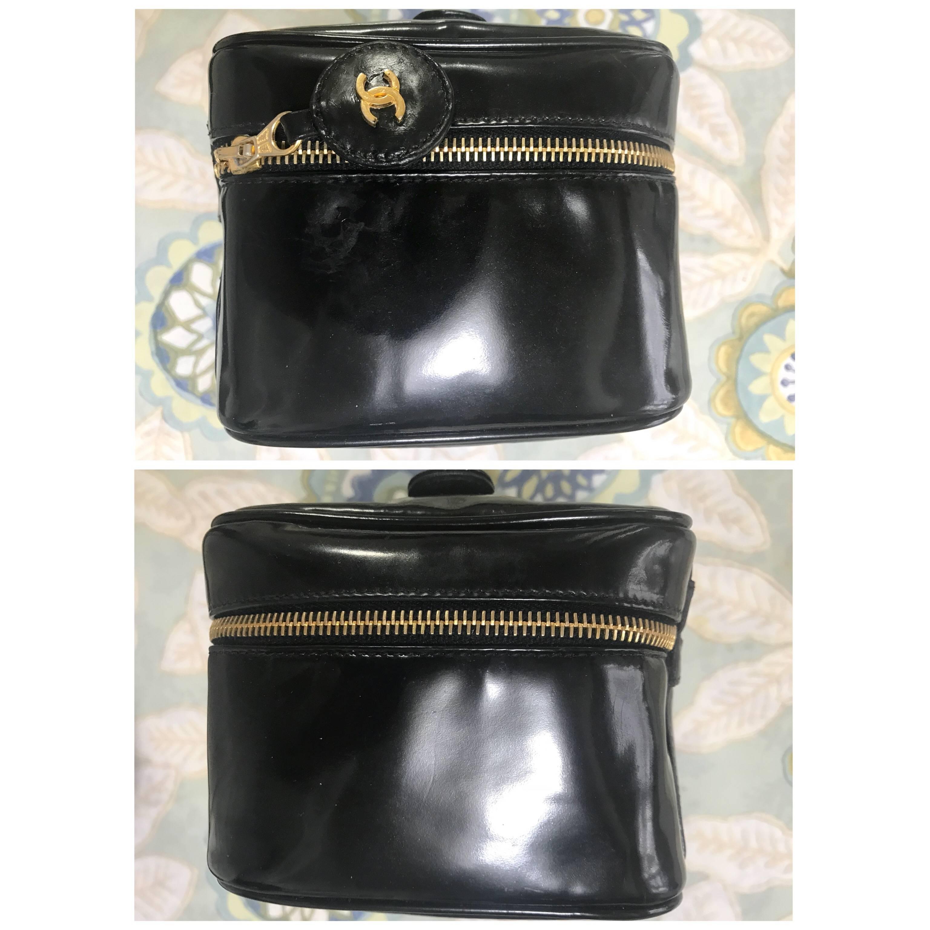 Women's or Men's Chanel Vintage patent enamel cosmetic and toiletry black pouch purse with CC. For Sale