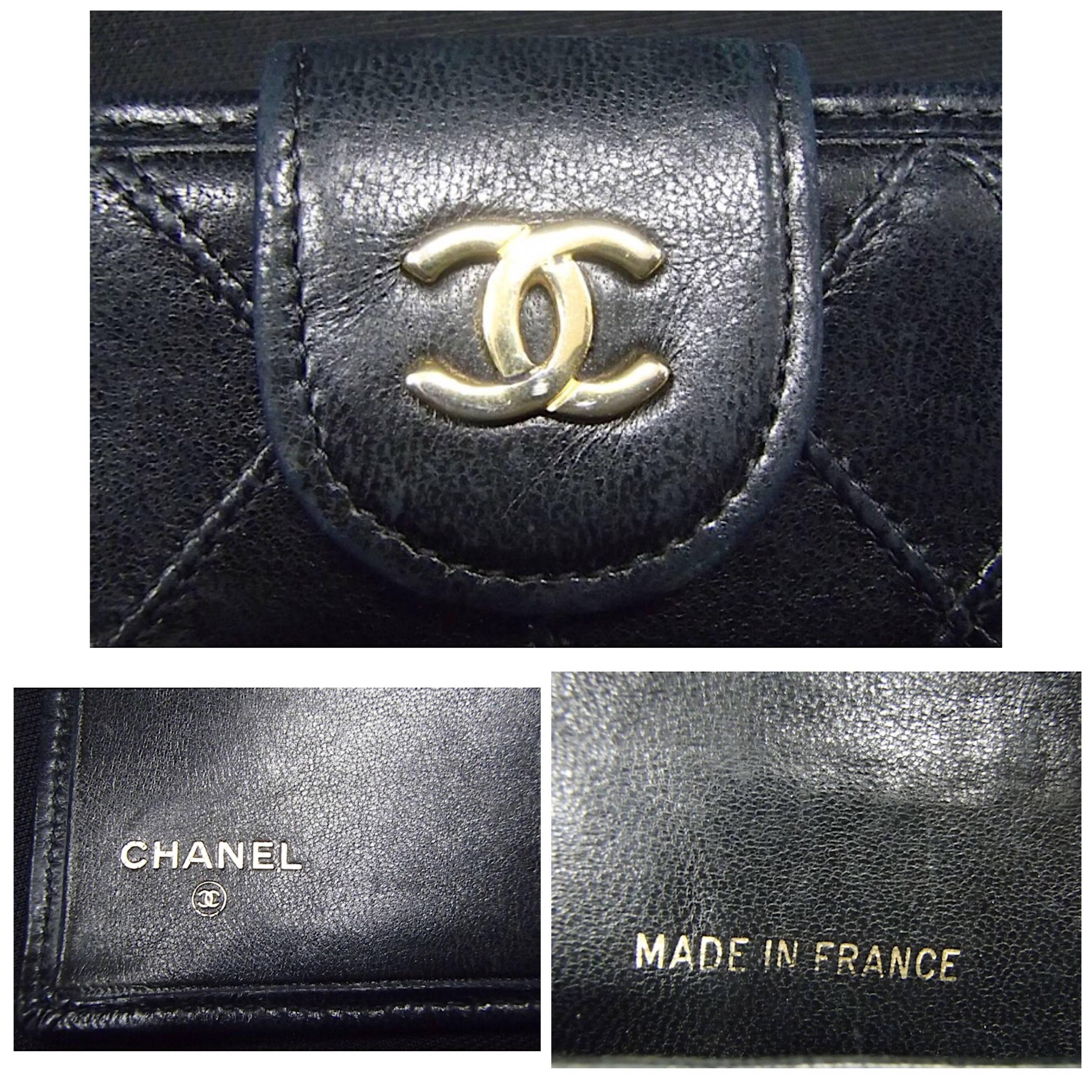 Chanel Vintage Classic black leather wallet with golden CC motif  2