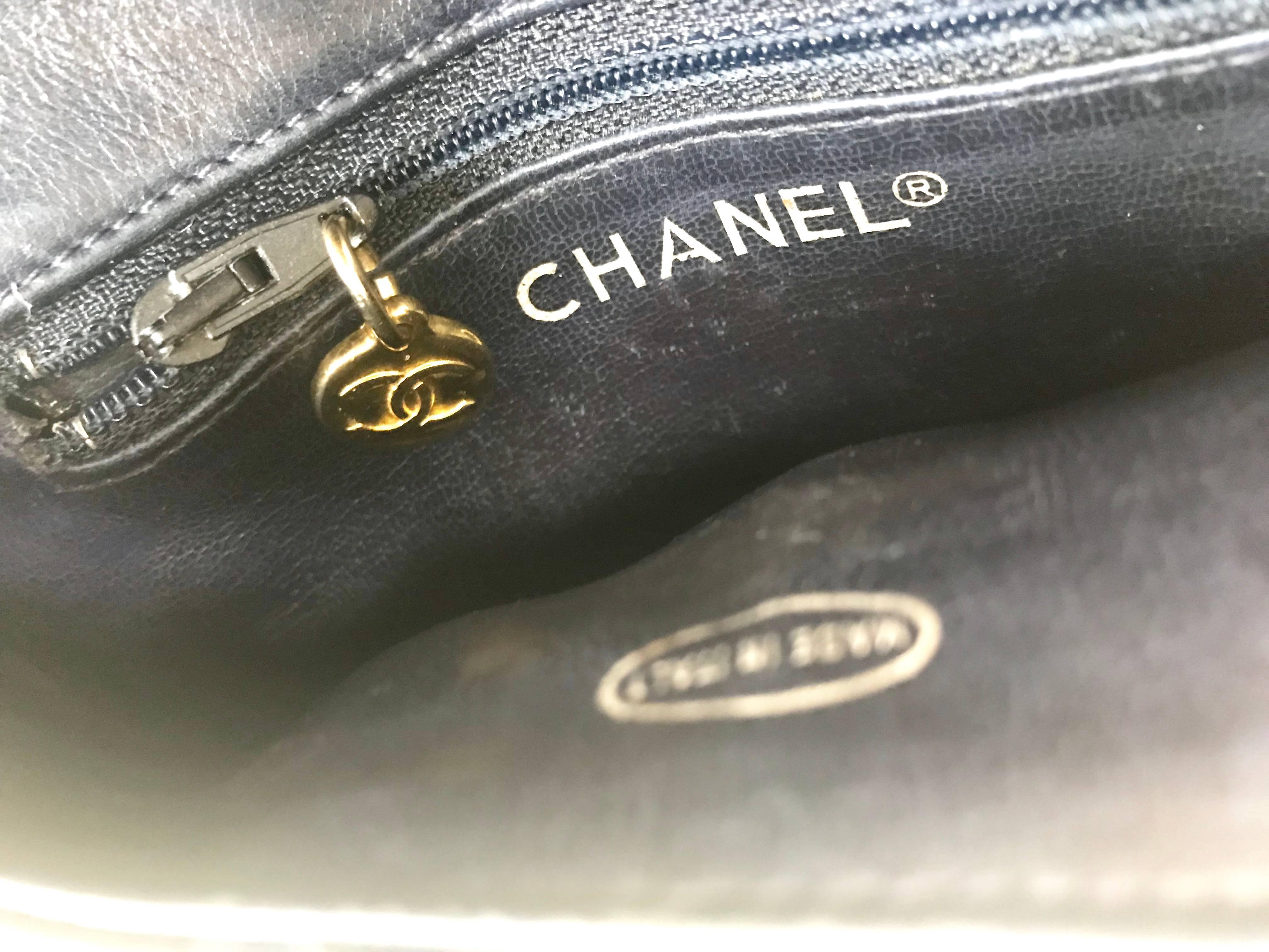 Chanel Vintage navy lamb waist bag fanny pack with golden chain belt and CC. For Sale 7