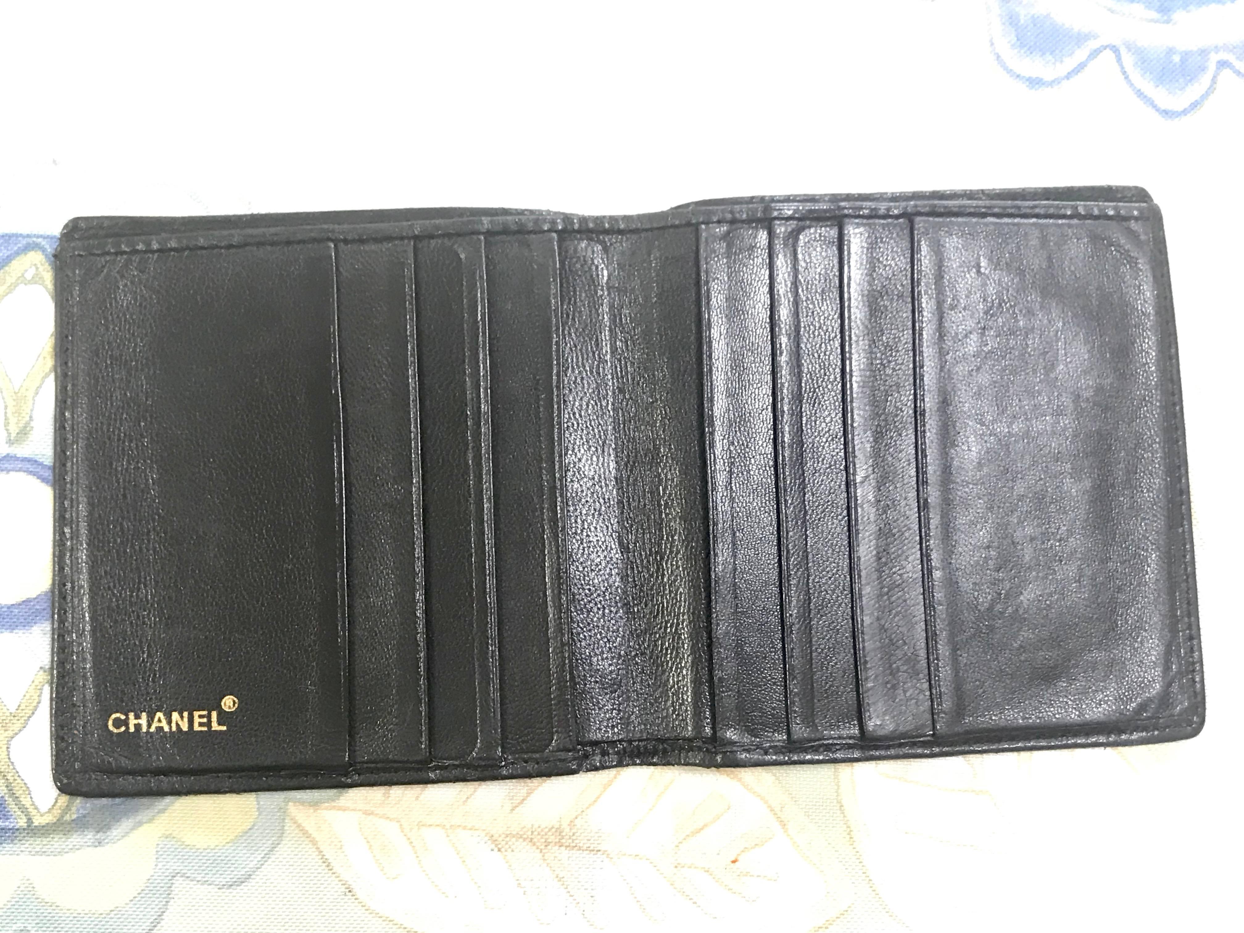 Vintage CHANEL black calfskin square stitched wallet, bill, card case. Unisex. In Good Condition For Sale In Kashiwa, Chiba