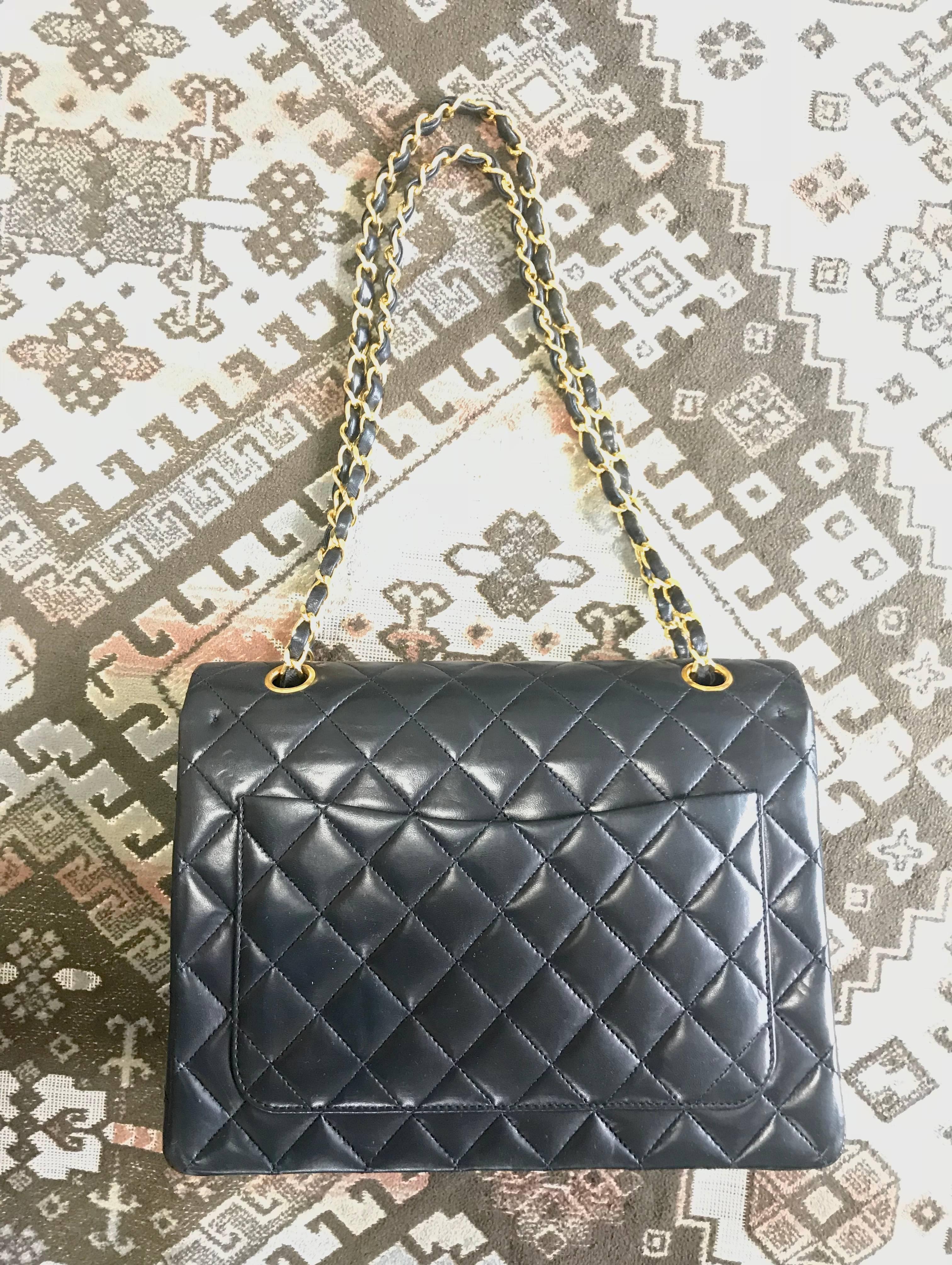 MINT. Vintage CHANEL black lambskin classic 2.55 double flap shoulder bag.  In Excellent Condition For Sale In Kashiwa, Chiba