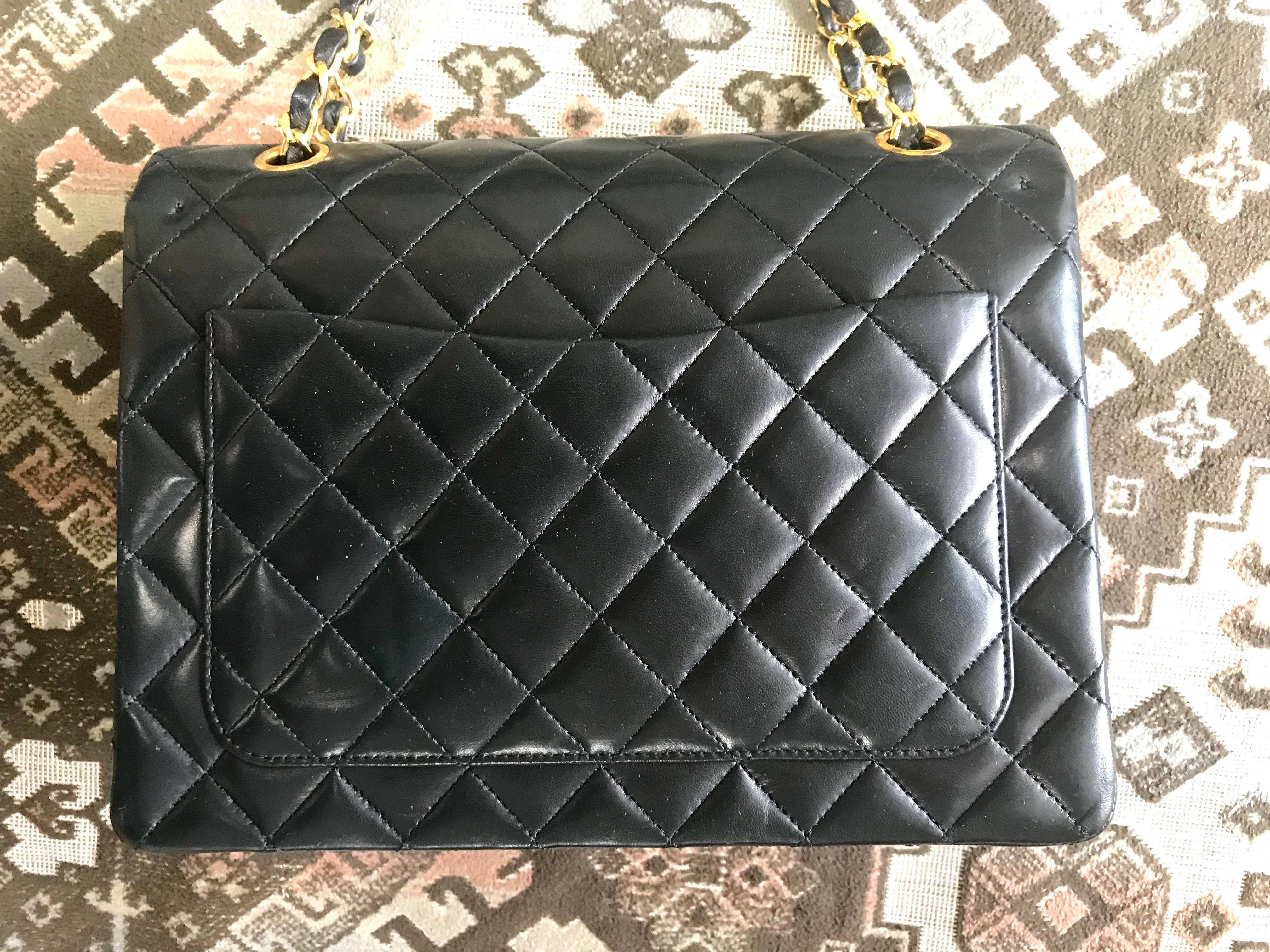 Women's MINT. Vintage CHANEL black lambskin classic 2.55 double flap shoulder bag.  For Sale