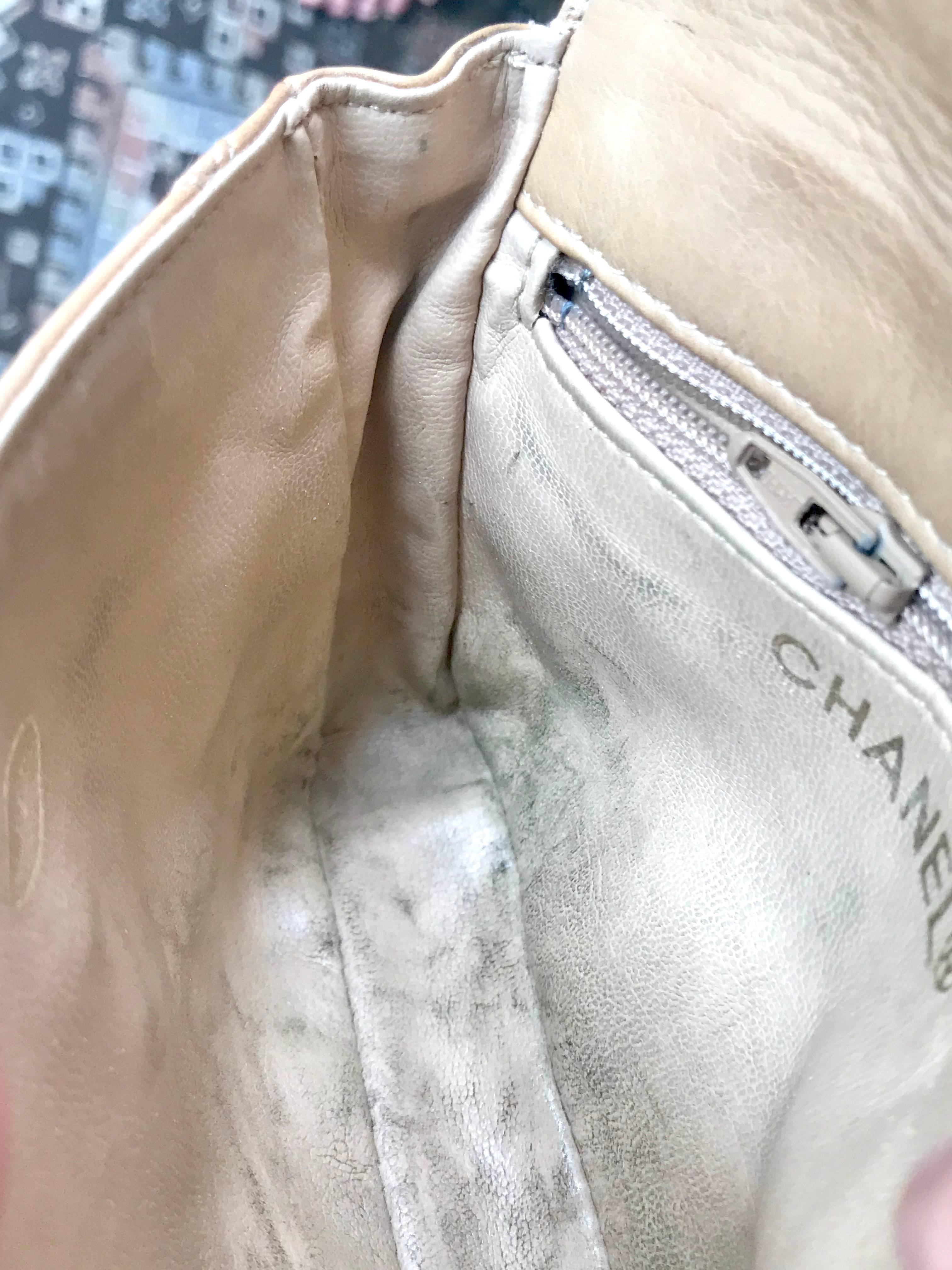Chanel Vintage beige calfskin waist purse / fanny pack / hip bag with golden CC  9