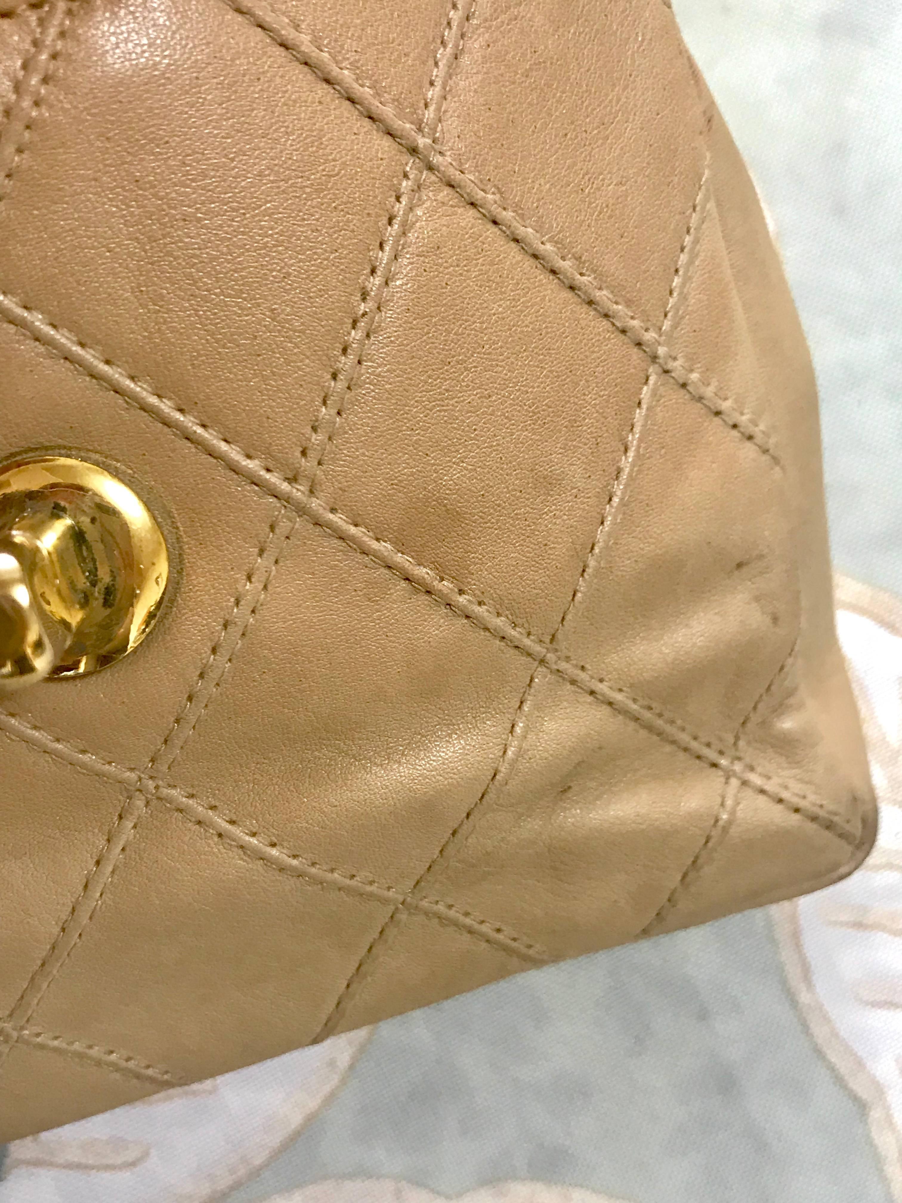Women's Chanel Vintage beige calfskin waist purse / fanny pack / hip bag with golden CC 