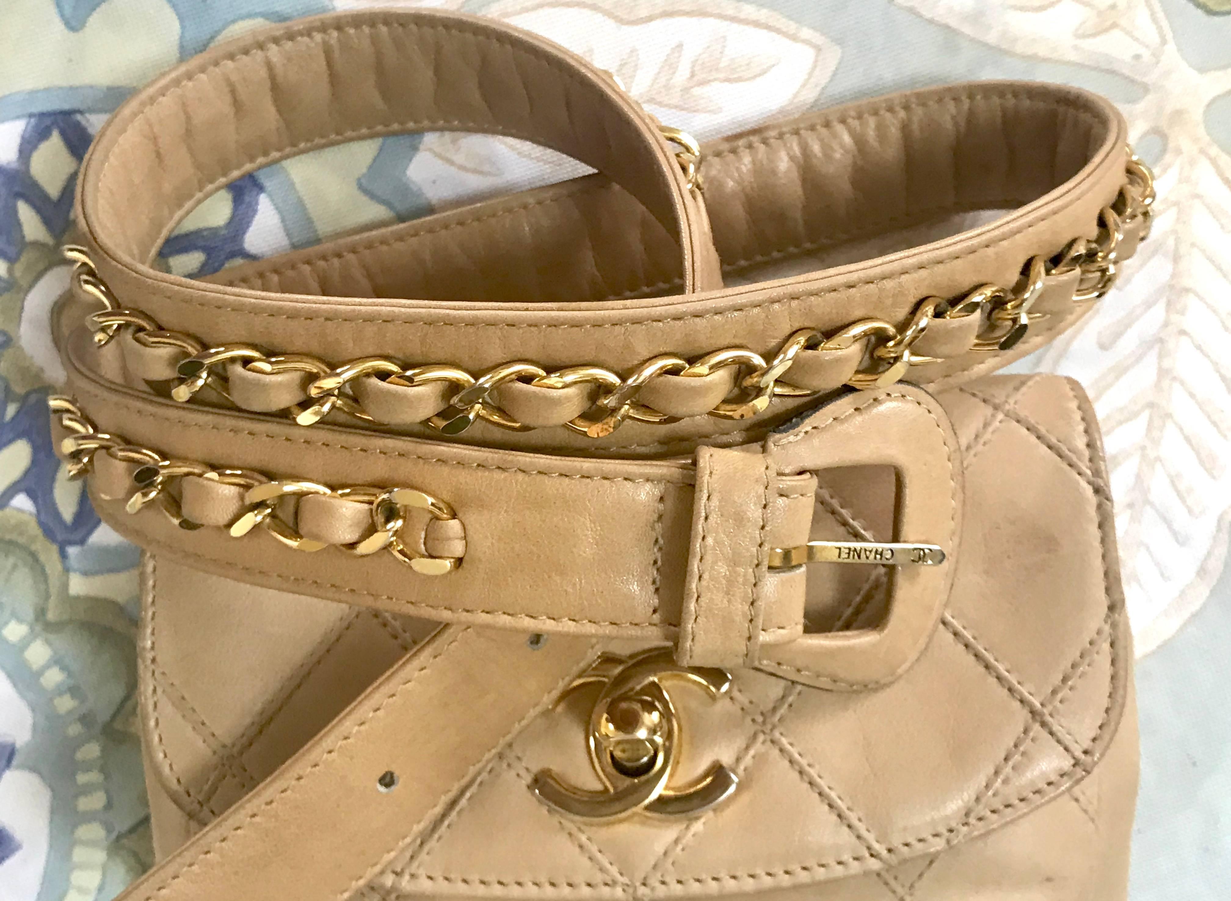 Chanel Vintage beige calfskin waist purse / fanny pack / hip bag with golden CC  12