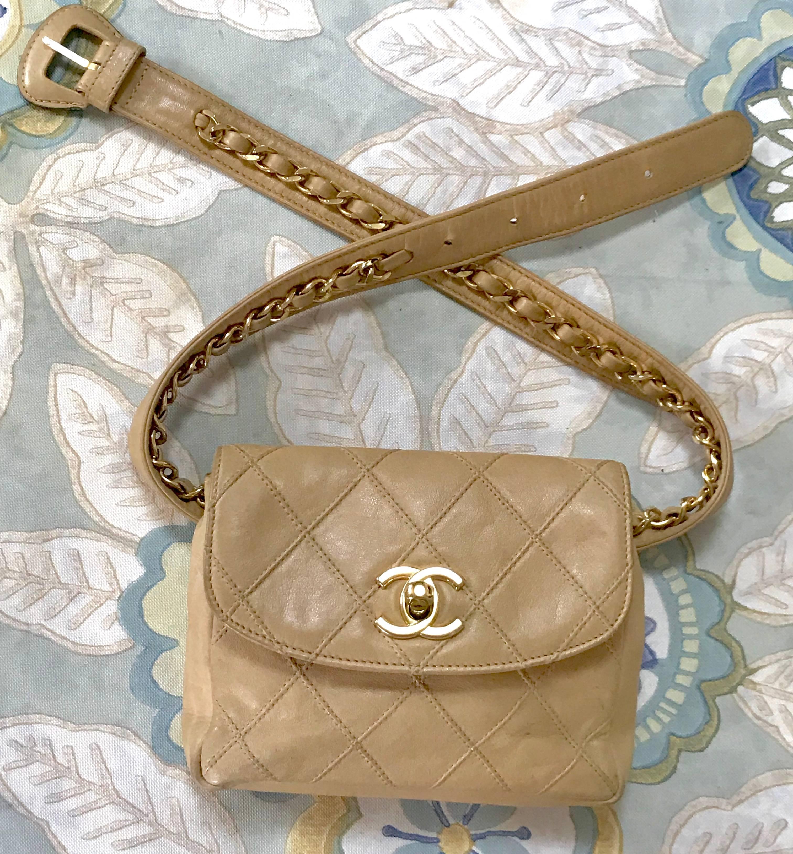 Chanel Vintage beige calfskin waist purse / fanny pack / hip bag with golden CC  14