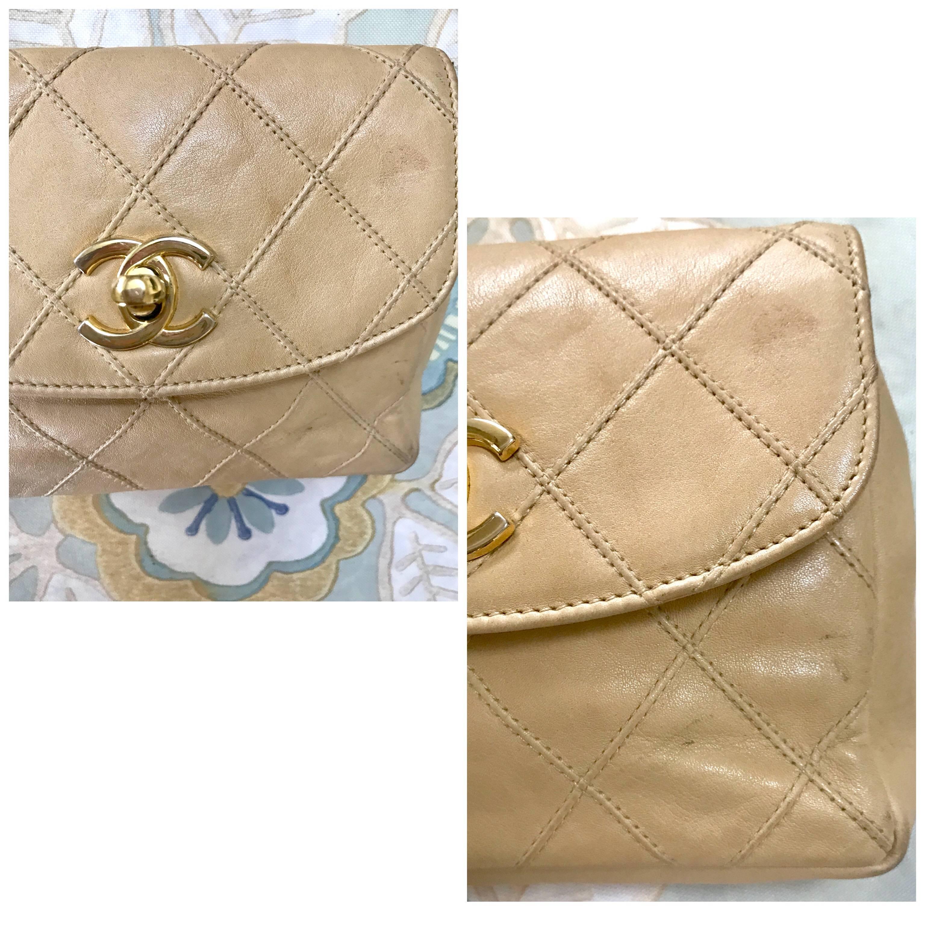 Chanel Vintage beige calfskin waist purse / fanny pack / hip bag with golden CC  In Good Condition In Kashiwa, Chiba