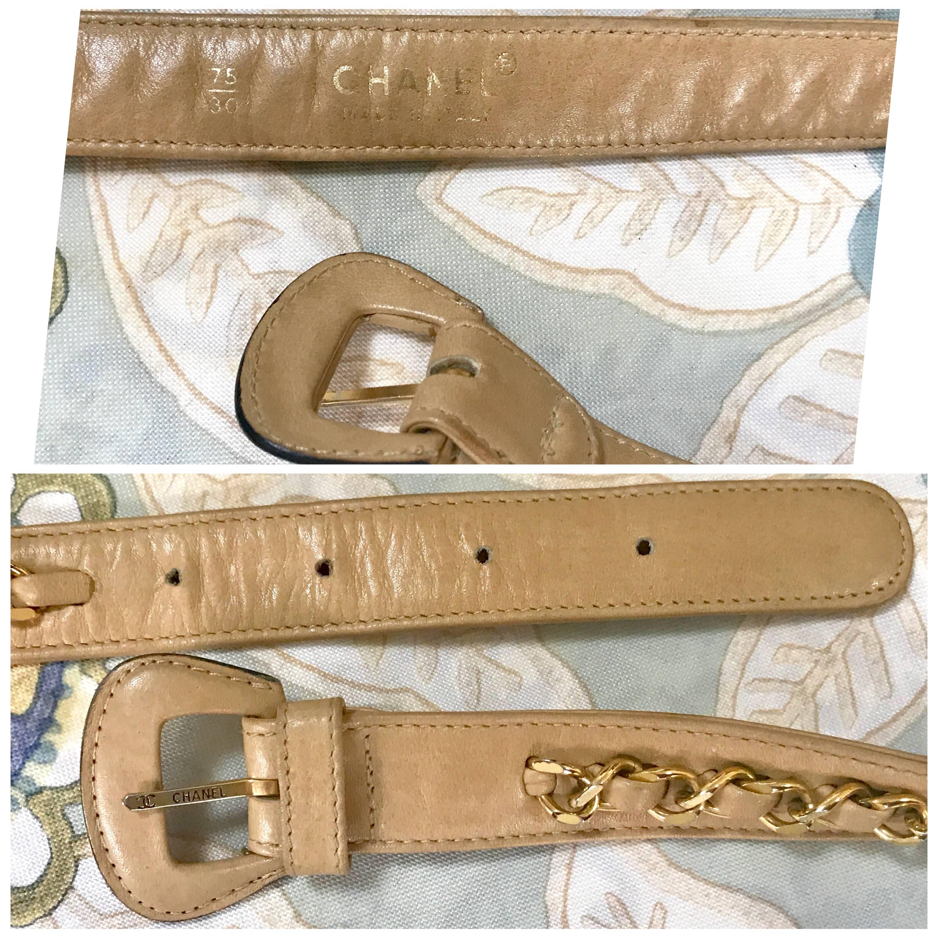 Chanel Vintage beige calfskin waist purse / fanny pack / hip bag with golden CC  13