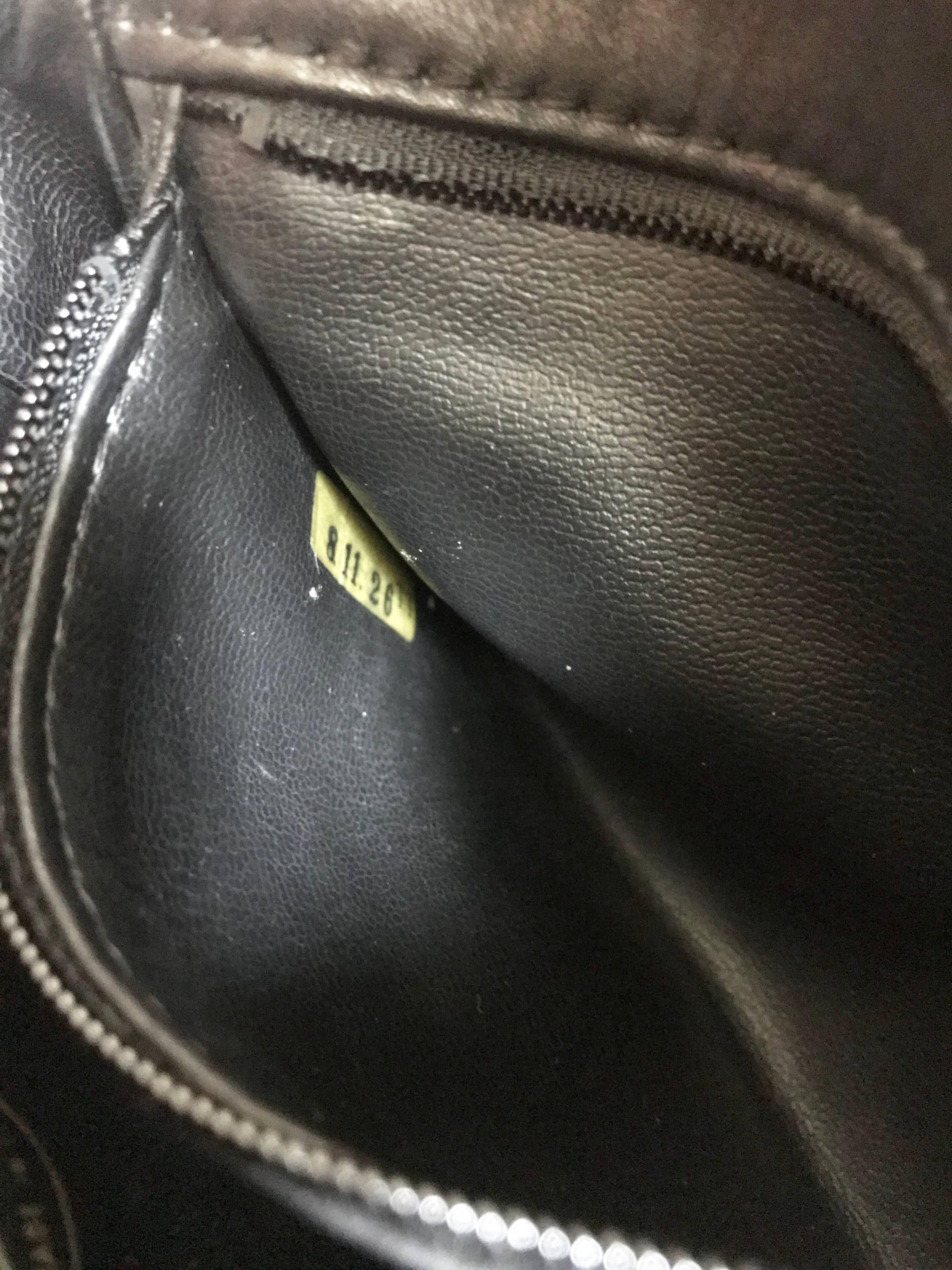 Vintage CHANEL black leather waist purse, fanny pack, hip bag with golden CC. 7