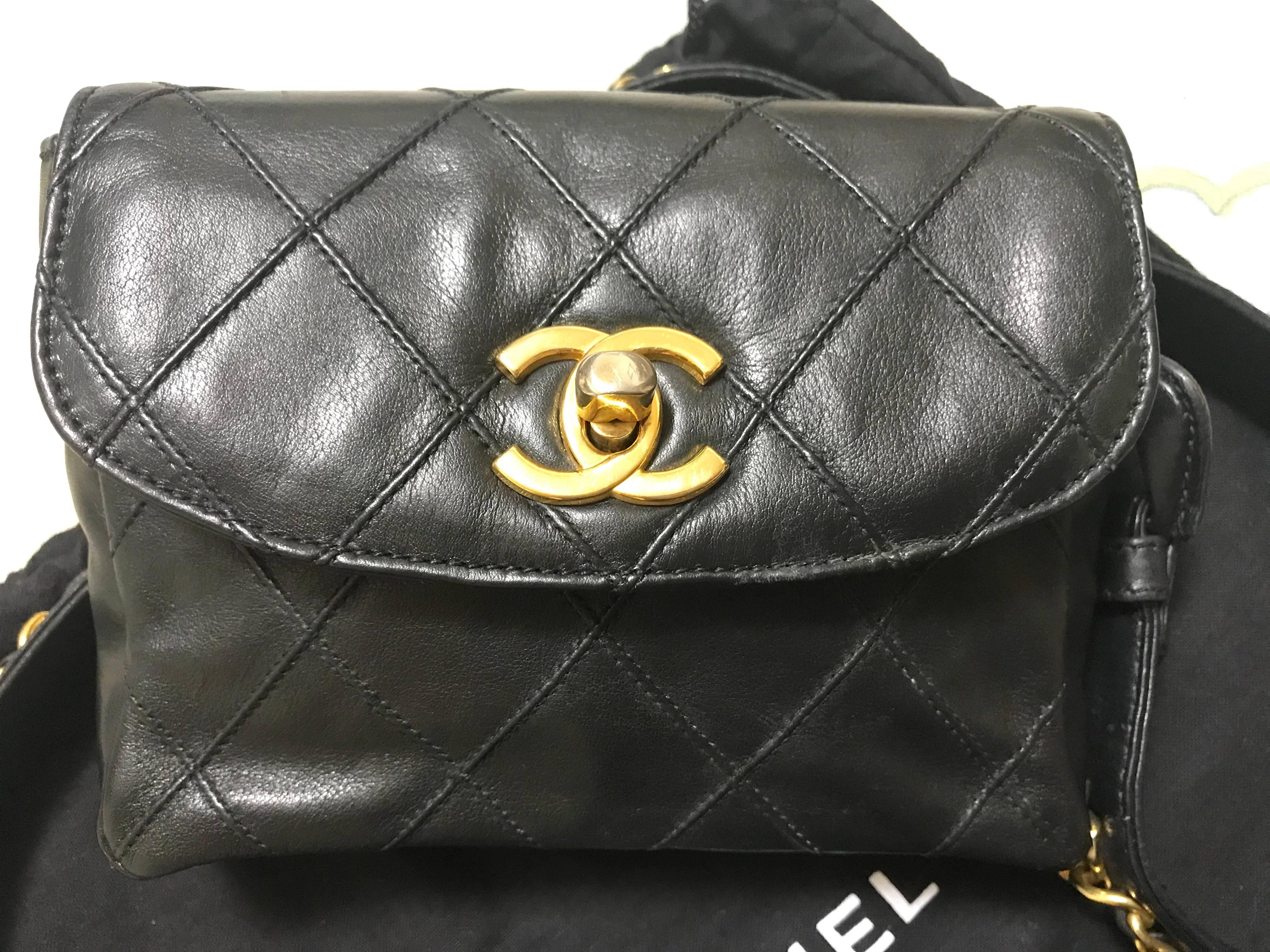Black Vintage CHANEL black leather waist purse, fanny pack, hip bag with golden CC.