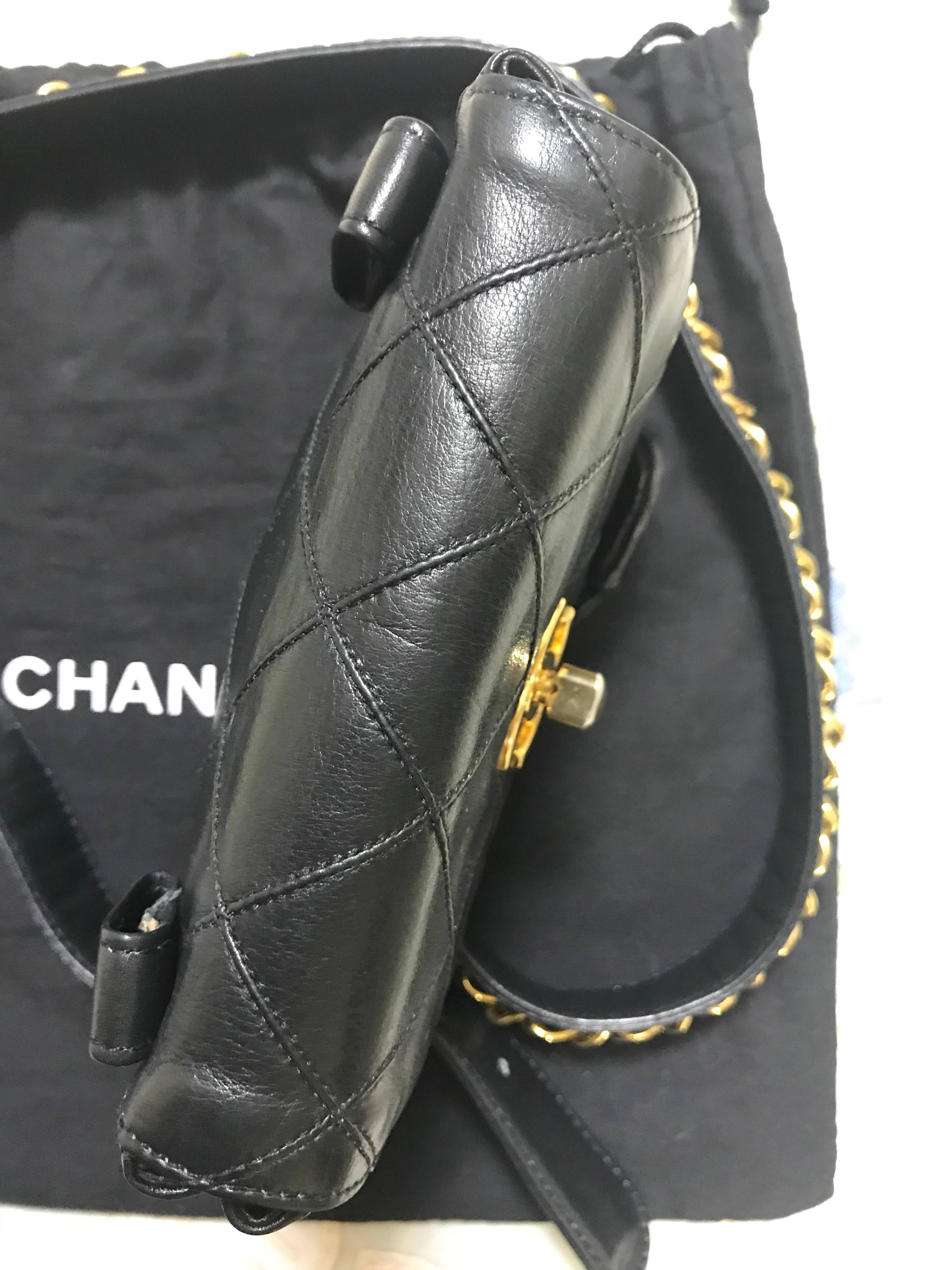Vintage CHANEL black leather waist purse, fanny pack, hip bag with golden CC. 1
