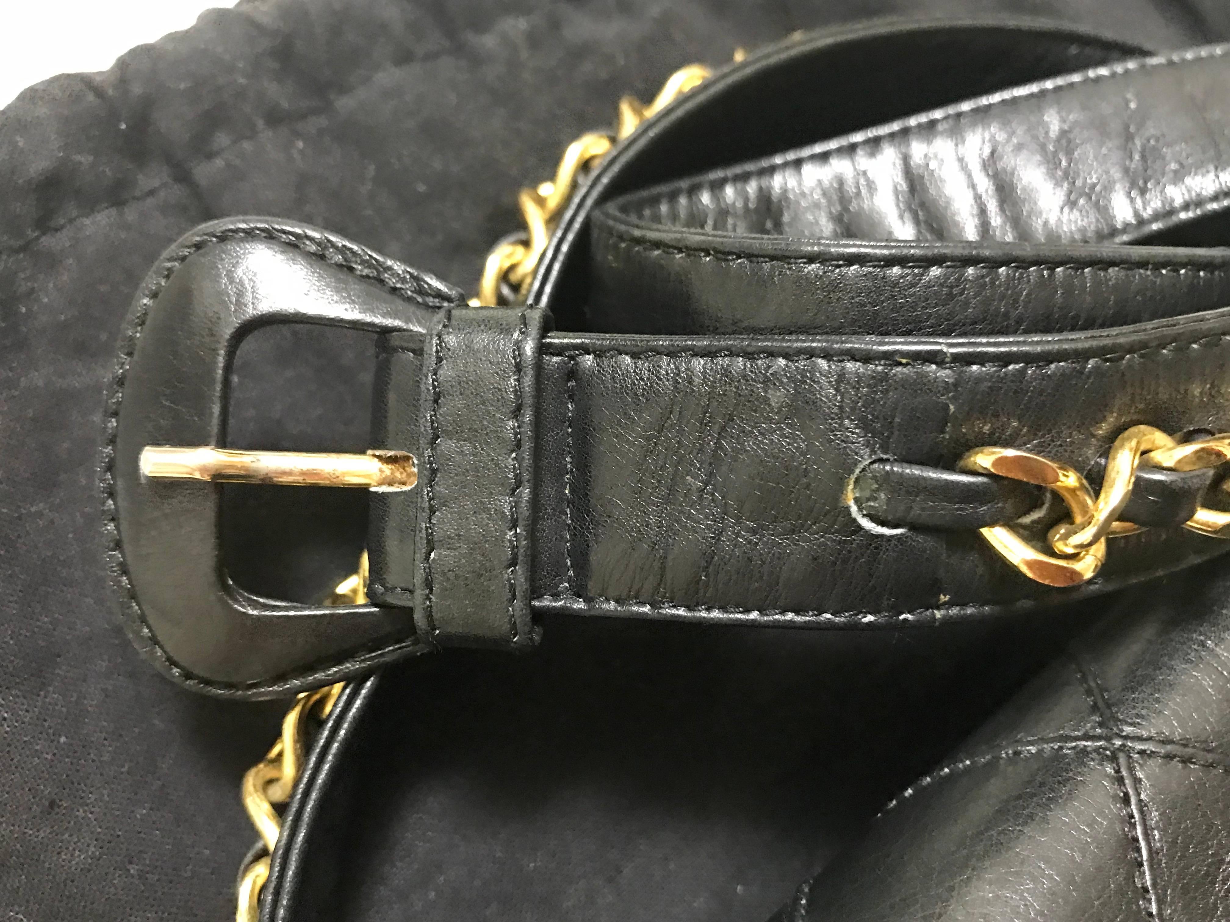 Vintage CHANEL black leather waist purse, fanny pack, hip bag with golden CC. 8