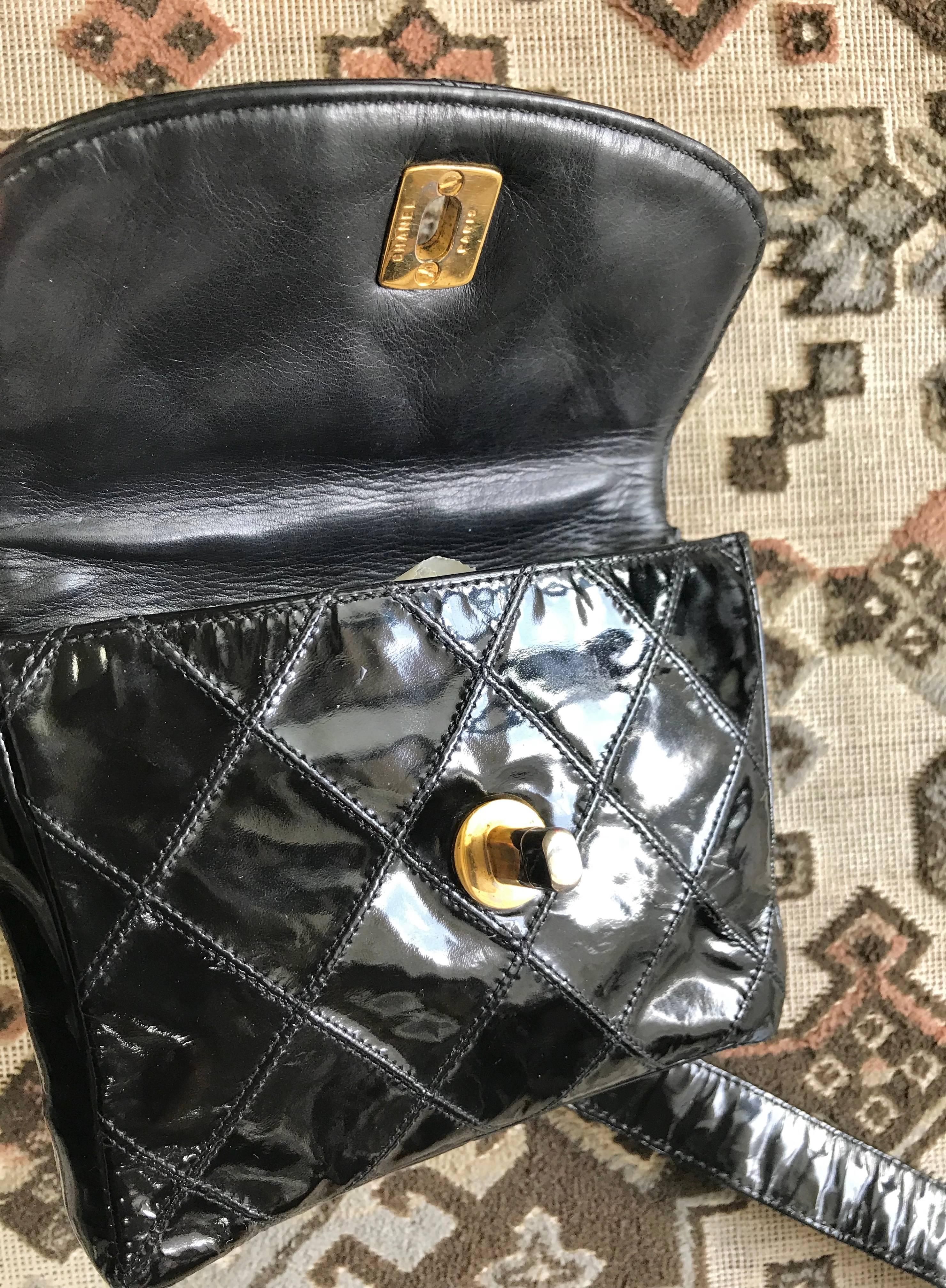 Vintage CHANEL black patent enamel belt bag, fanny pack with CC closure. 6