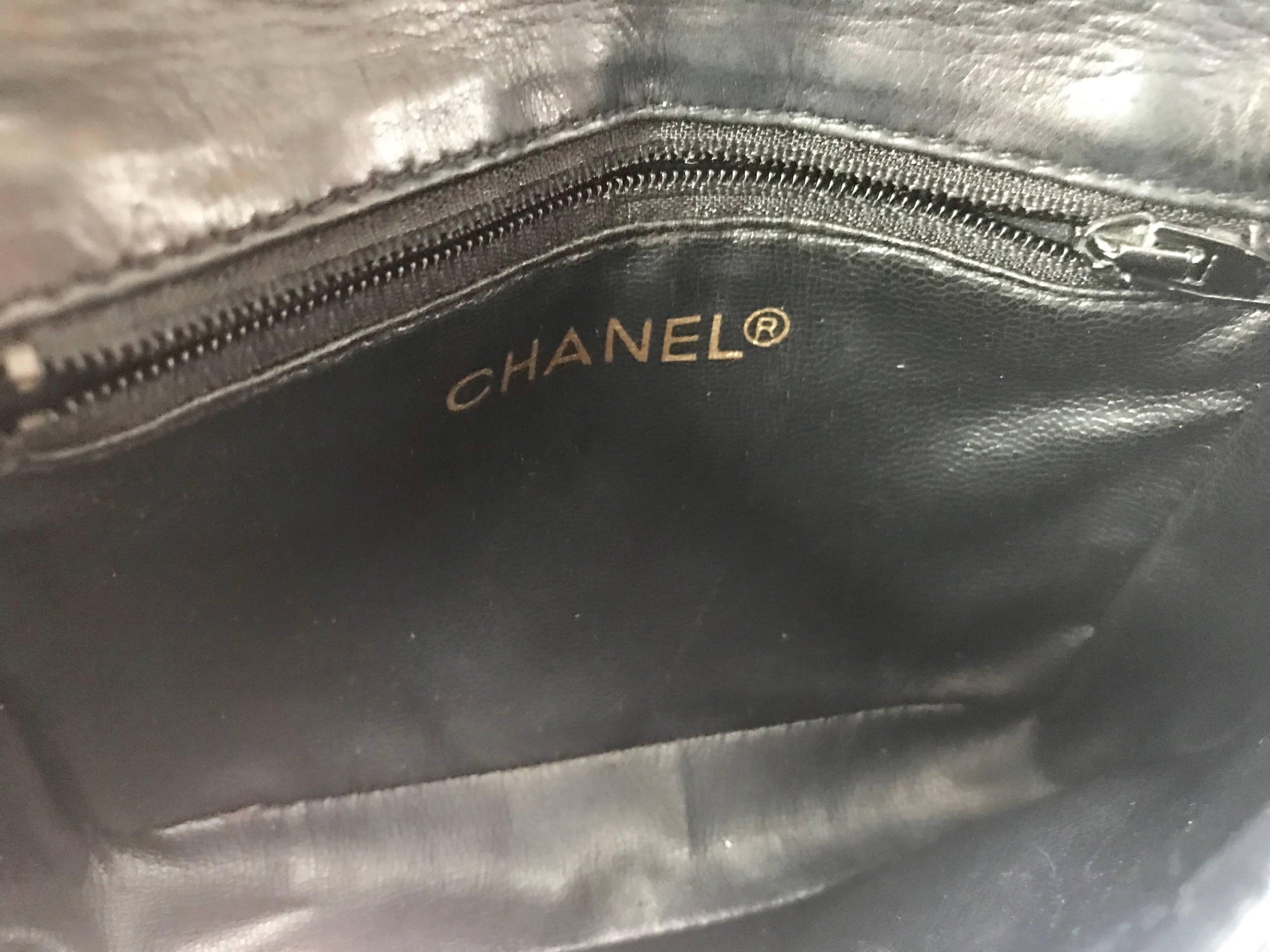 Vintage CHANEL black patent enamel belt bag, fanny pack with CC closure. 7