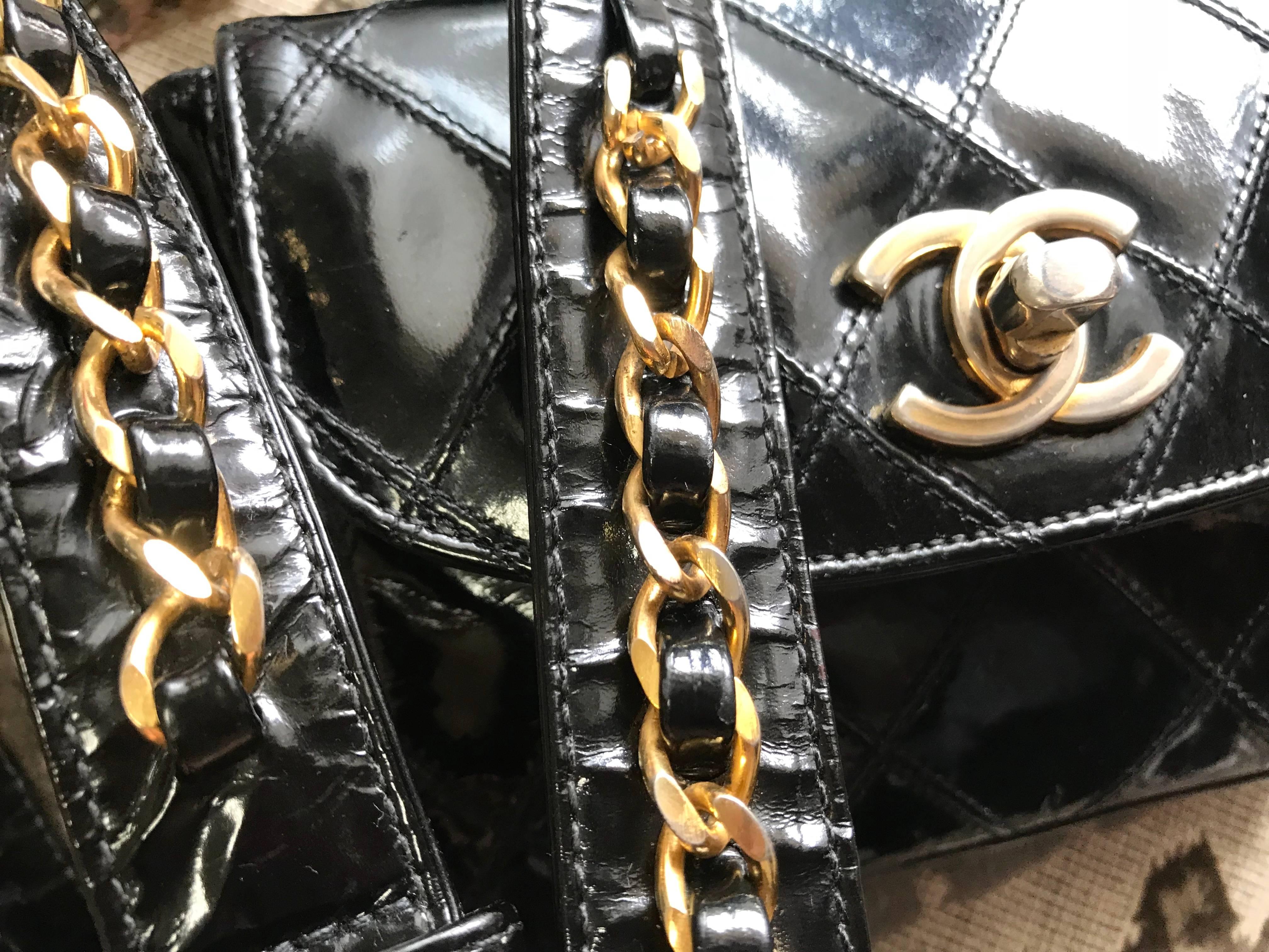 Vintage CHANEL black patent enamel belt bag, fanny pack with CC closure. 5