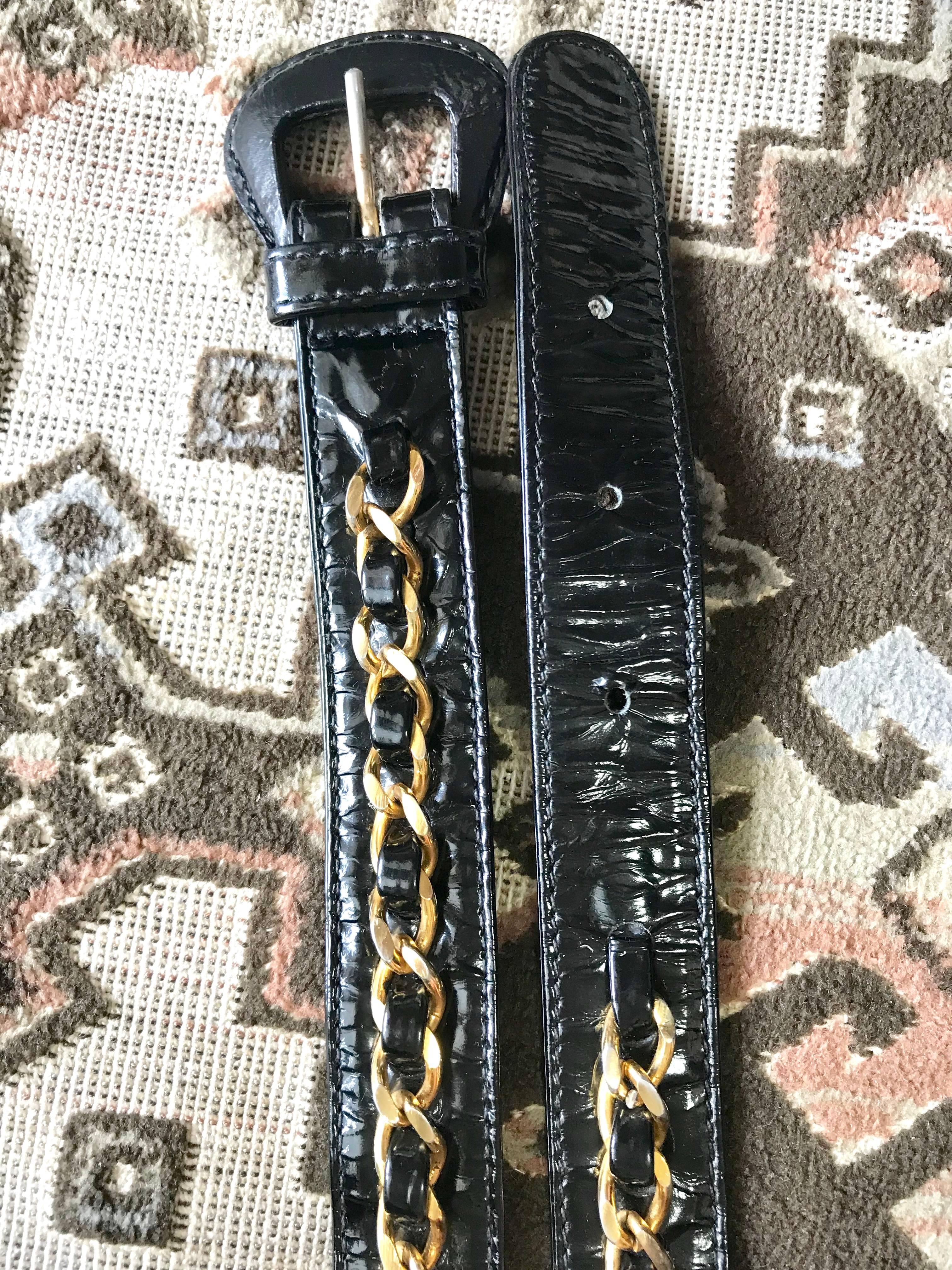 Vintage CHANEL black patent enamel belt bag, fanny pack with CC closure. 3