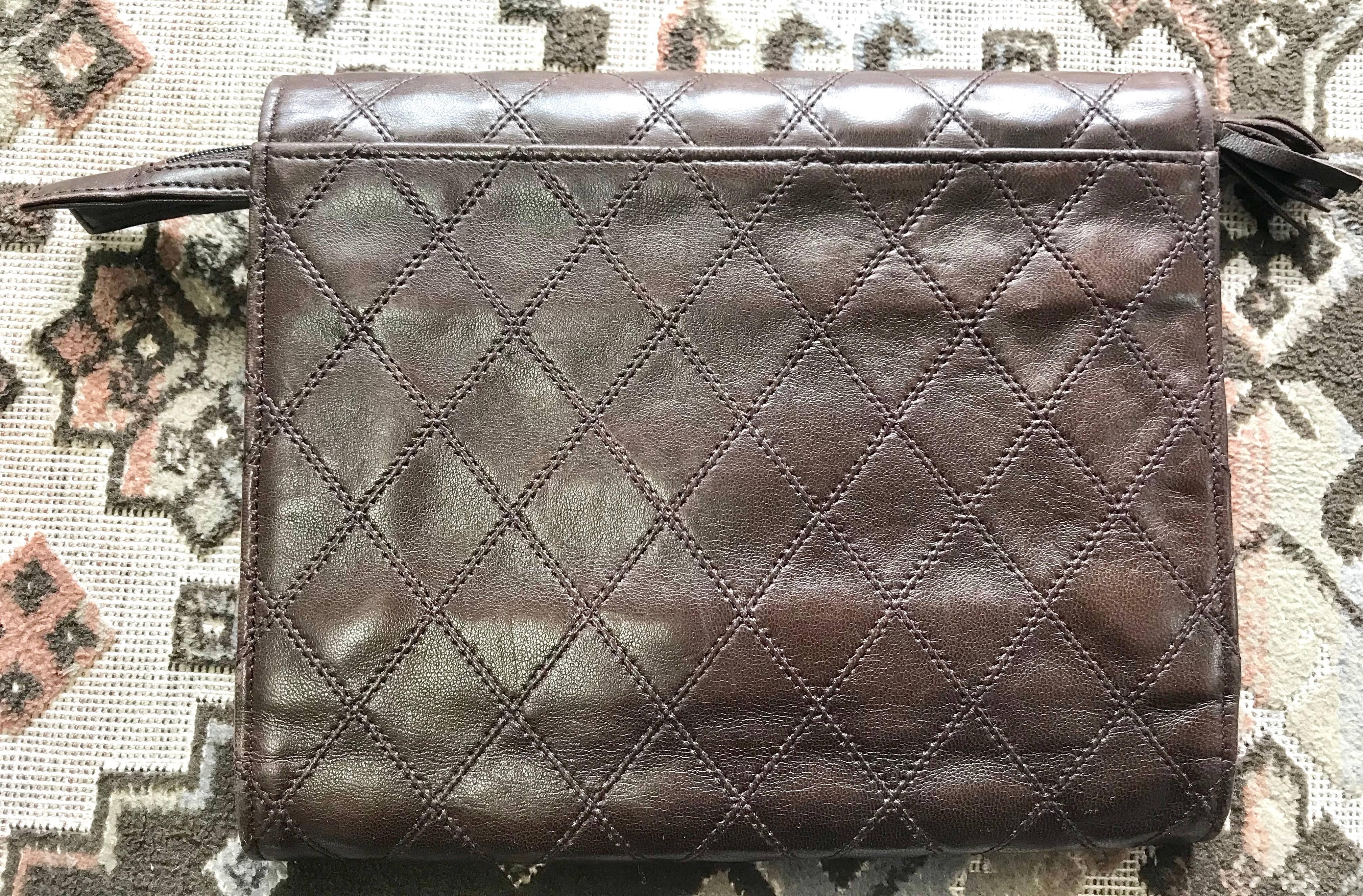 Vintage CHANEL brown clutch bag, wallet, bill, checkbook, iPhone case purse.  In Good Condition For Sale In Kashiwa, Chiba