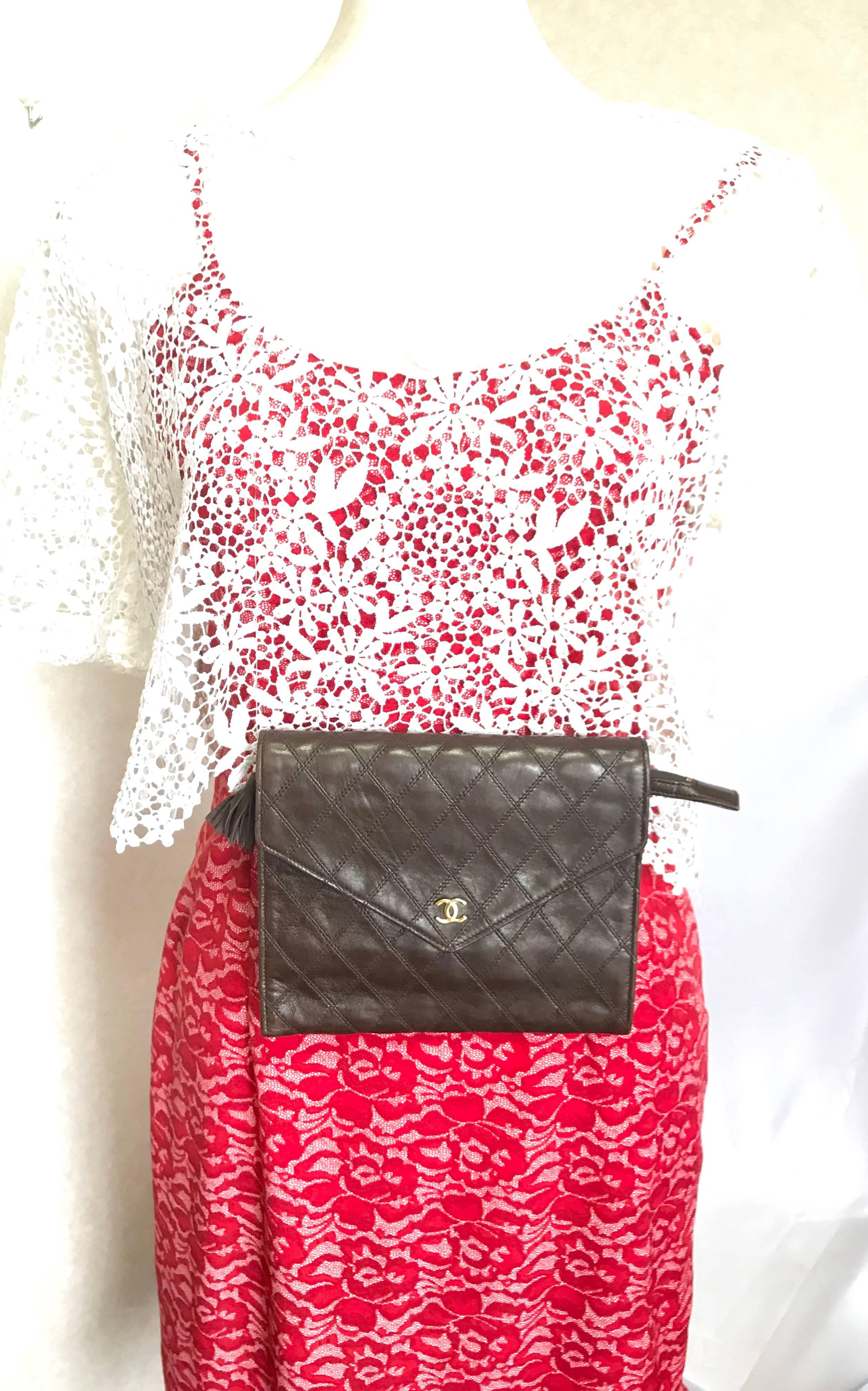 Vintage CHANEL brown clutch bag, wallet, bill, checkbook, iPhone case purse. For Sale 11