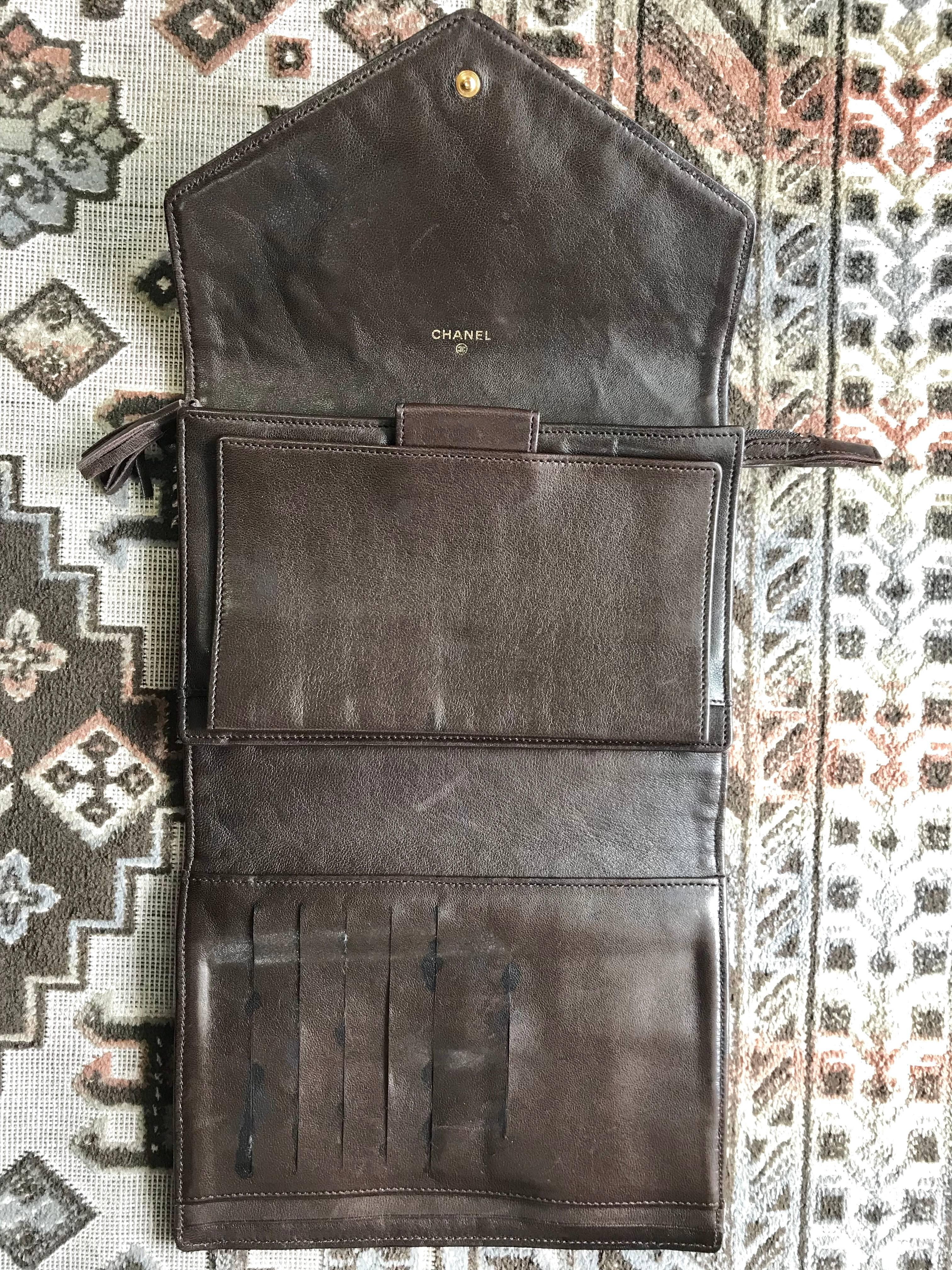 Vintage CHANEL brown clutch bag, wallet, bill, checkbook, iPhone case purse. For Sale 2