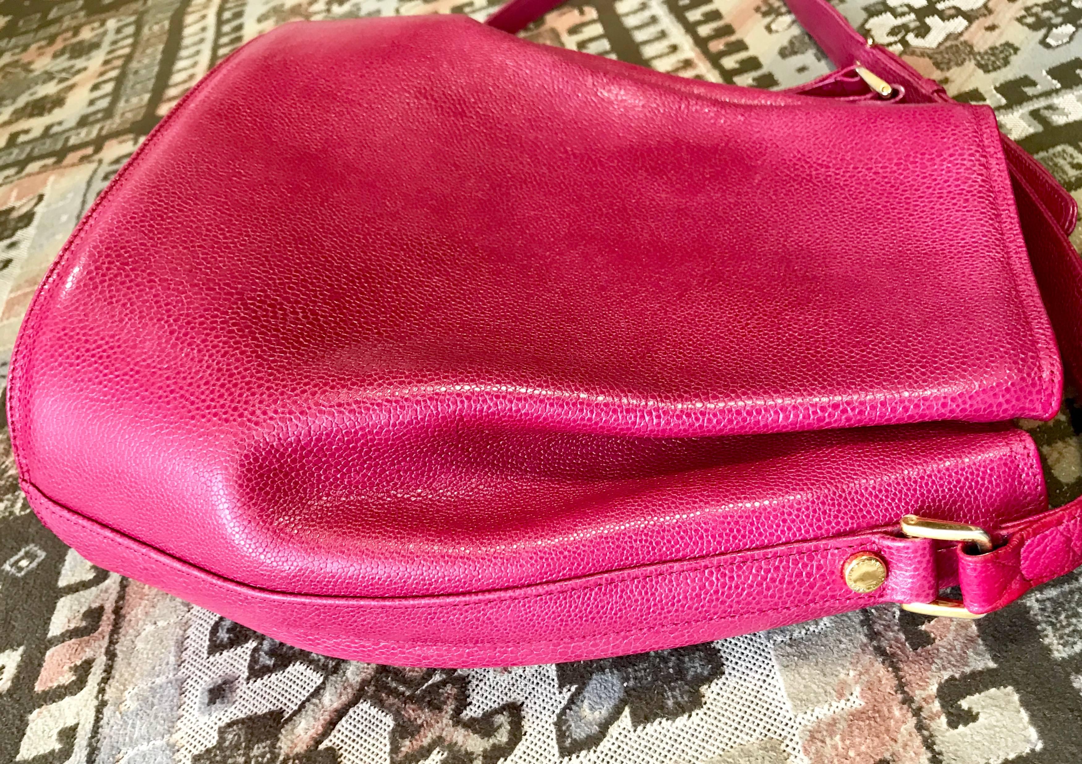 Vintage Valentino Garavani pink leather hobo bucket shoulder bag with round logo For Sale 1