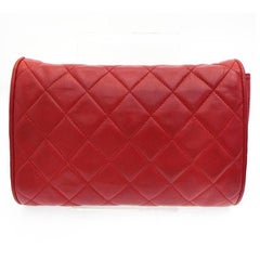 Chanel Vintage red lamb shoulder bag with golden CC button motifs at flap