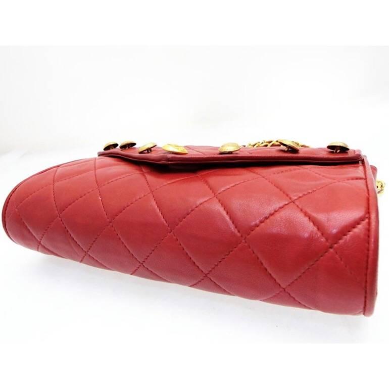 Chanel Vintage red lamb shoulder bag with golden CC button motifs at flap  For Sale 1