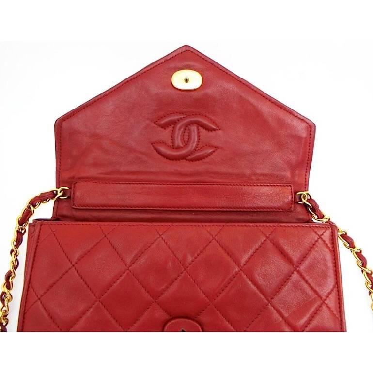 Chanel Vintage red lamb shoulder bag with golden CC button motifs at flap  For Sale 3