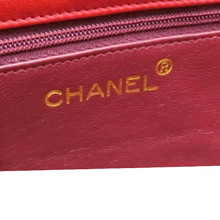Chanel Vintage red lamb shoulder bag with golden CC button motifs at flap  For Sale 5