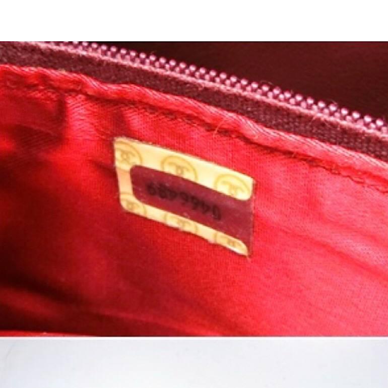 Chanel Vintage red lamb shoulder bag with golden CC button motifs at flap  For Sale 6