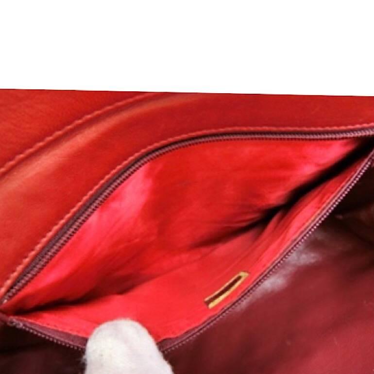 Chanel Vintage red lamb shoulder bag with golden CC button motifs at flap  For Sale 7