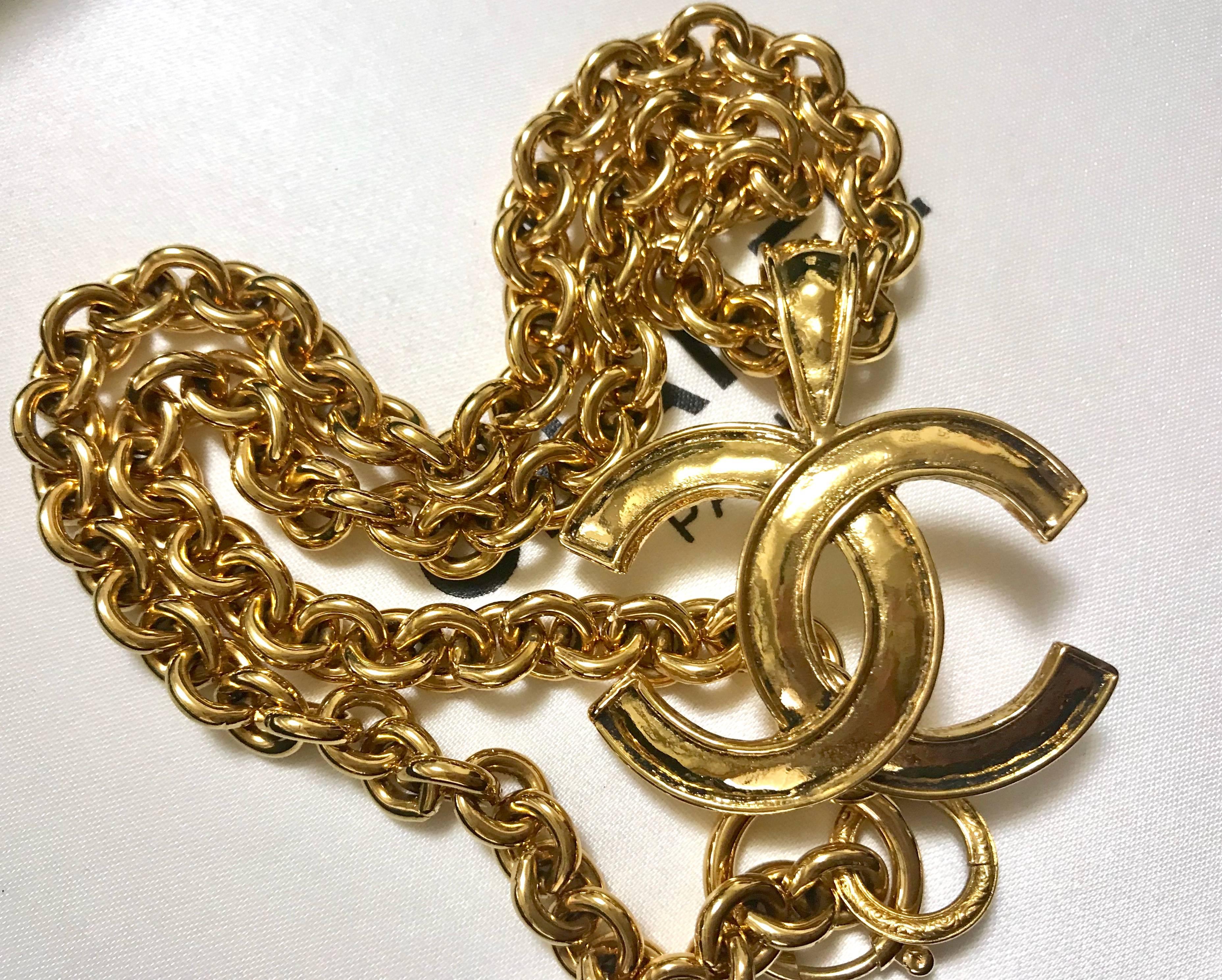 MINT. Vintage CHANEL golden chain necklace with large CC mark logo pendant top.  1