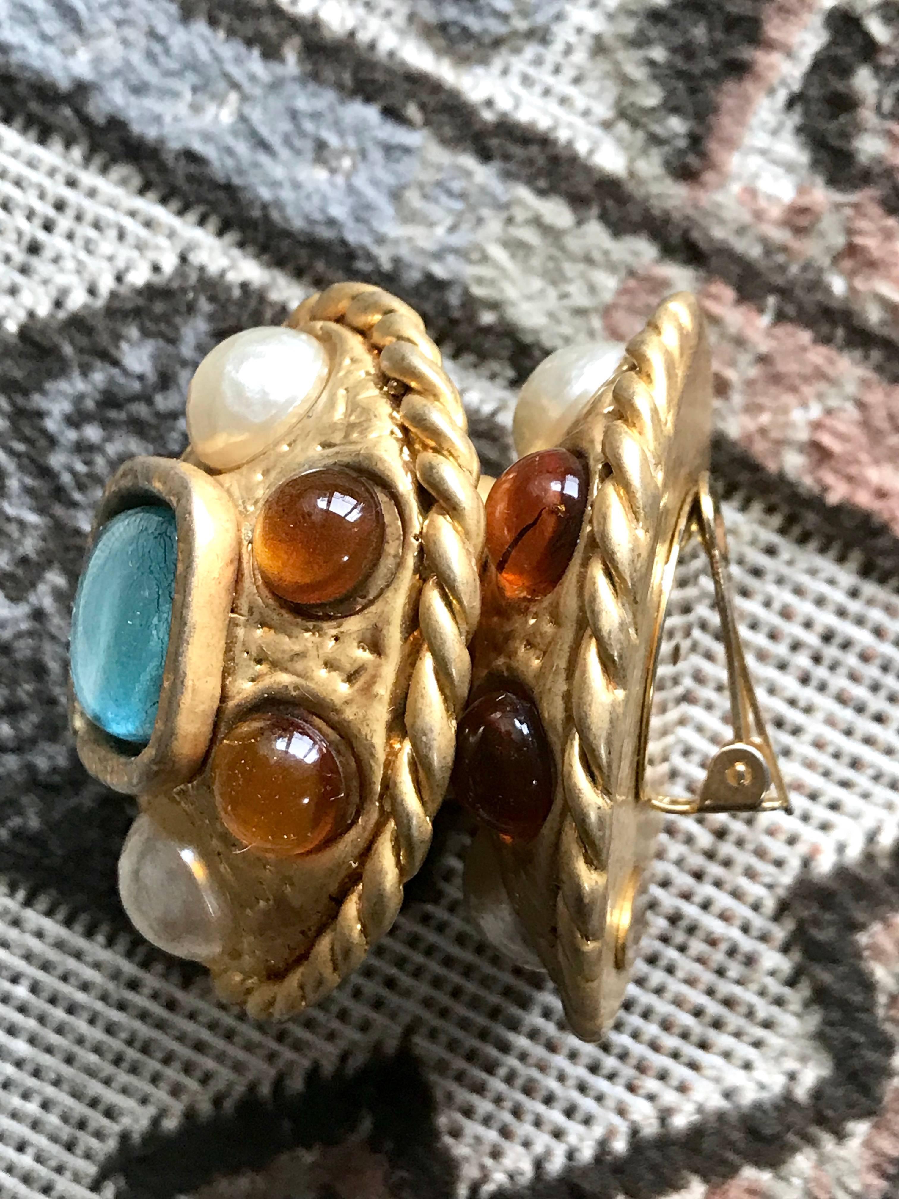 Vintage CHANEL golden oval faux pearl, blue and orange gripoix large earrings. For Sale 2