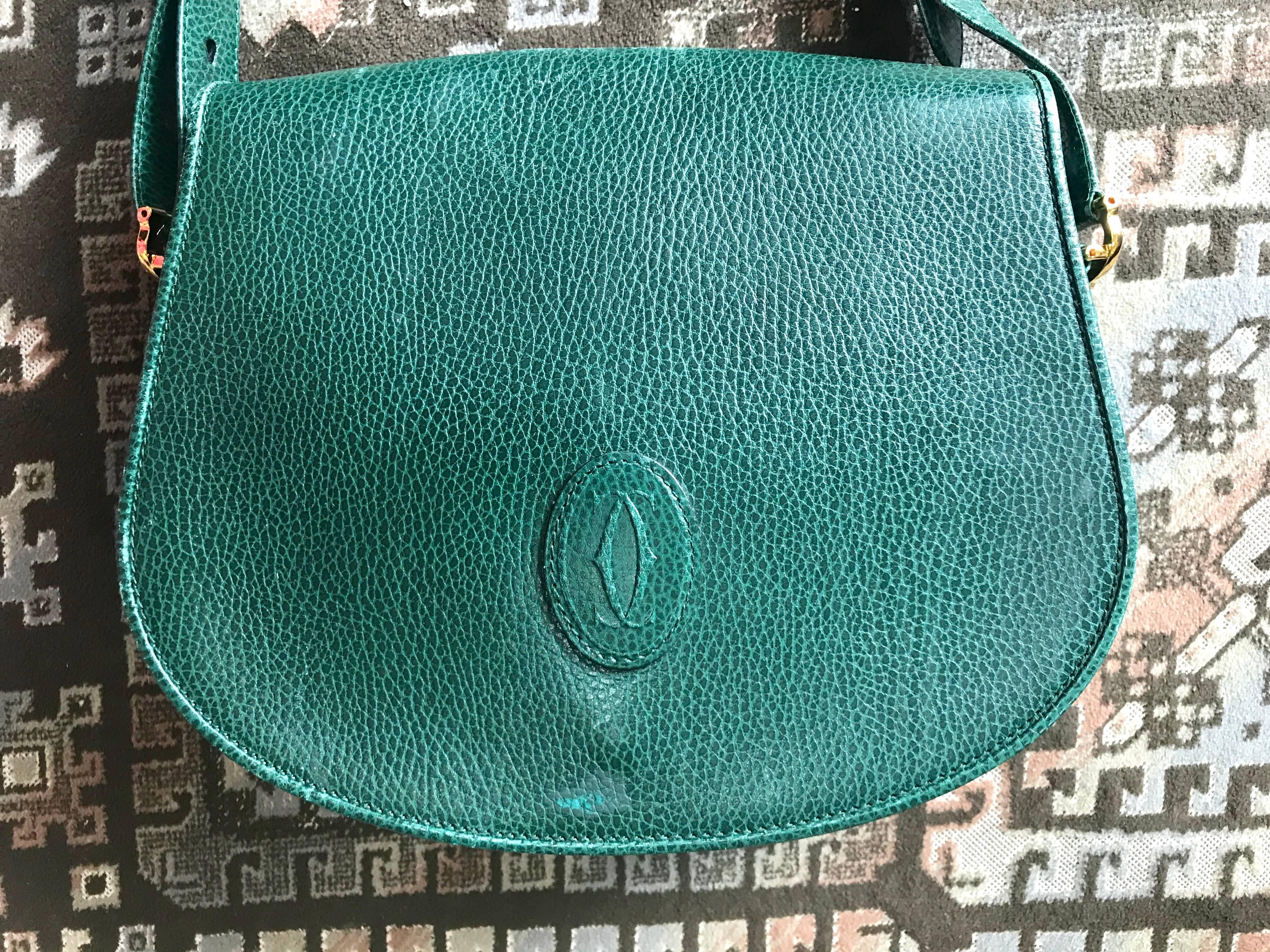 1990s. Vintage Cartier green grained leather oval round shape shoulder bag. Rare color bag from must de Cartier collection. Must have purse.

Looking classic and elegant!  
Introducing another fabulous Cartier vintage purse from 90's. 

Rare green