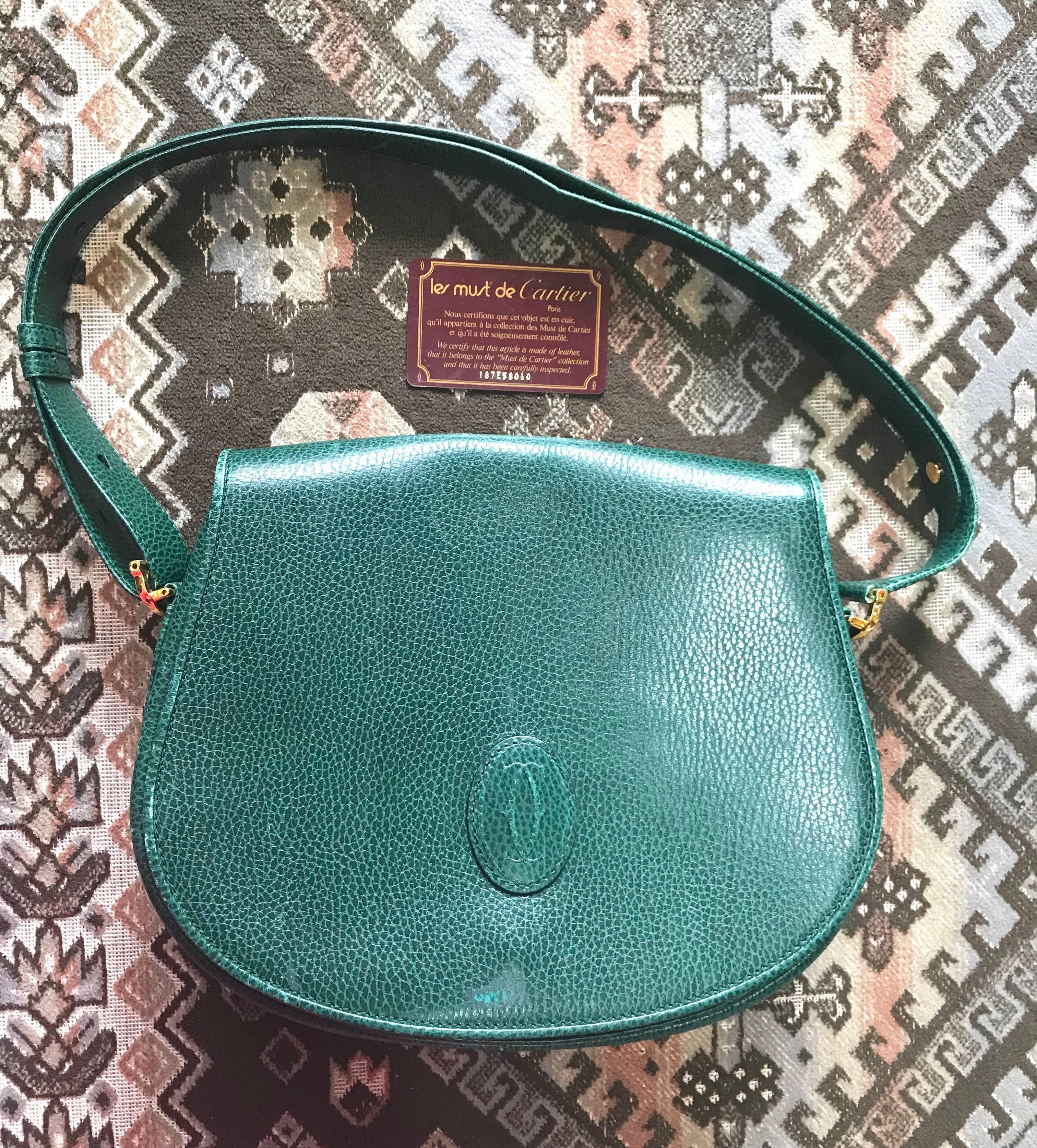Vintage Cartier green grained leather oval round shape shoulder bag. Rare color  For Sale 4