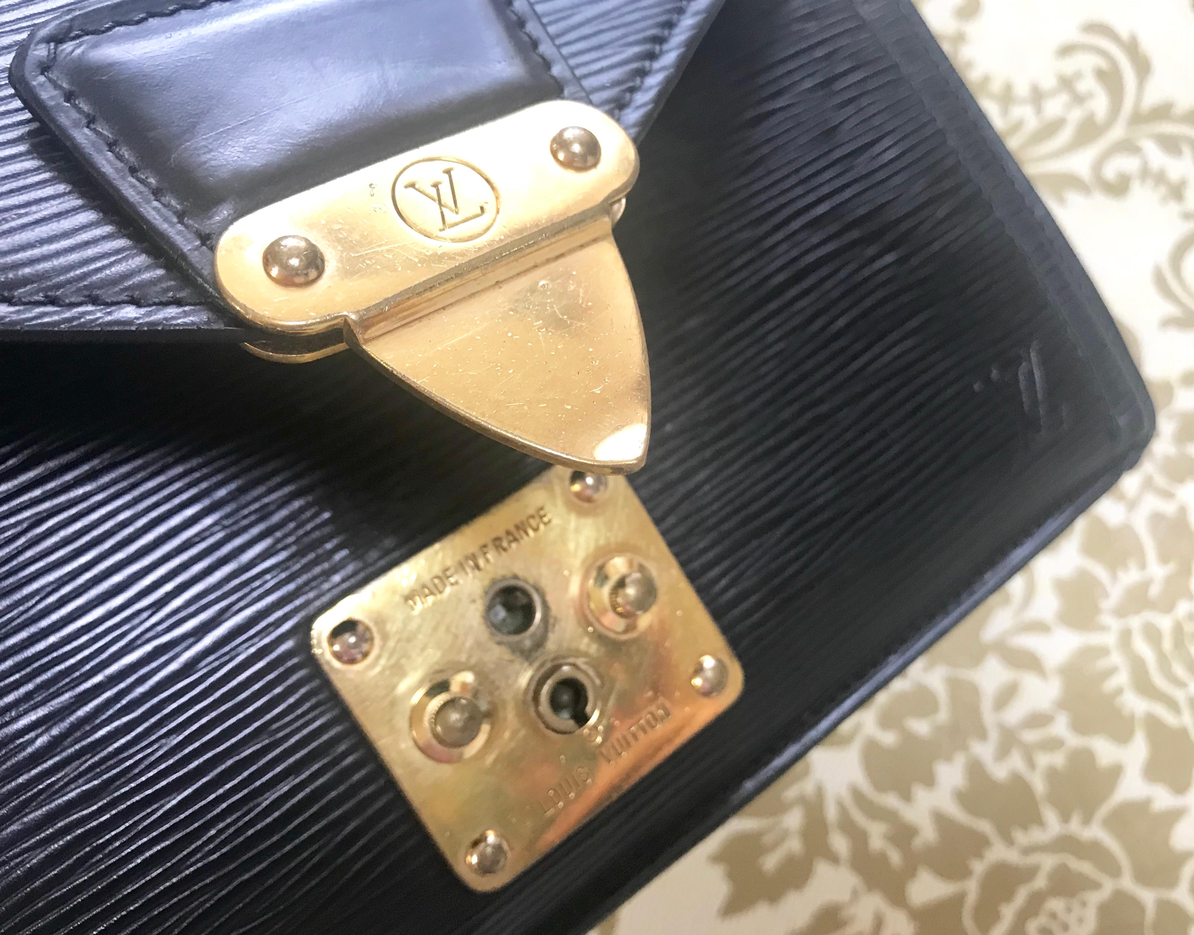 Vintage Louis Vuitton black epi leather wristlet clutch bag, purse with strap.  For Sale 5