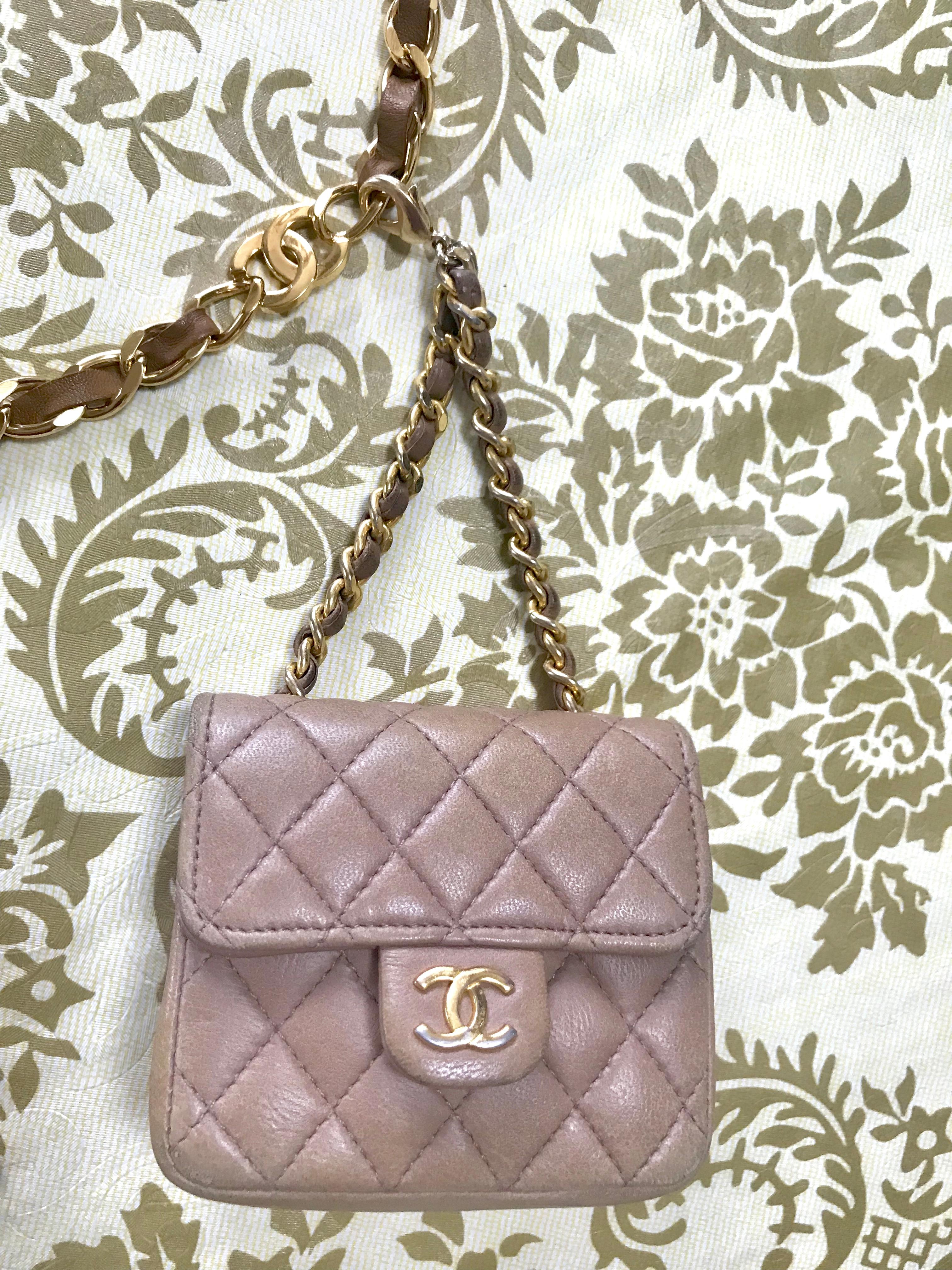 Chanel Vintage brown lambskin mini 2.55 bag charm and golden chain belt with CC In Good Condition For Sale In Kashiwa, Chiba