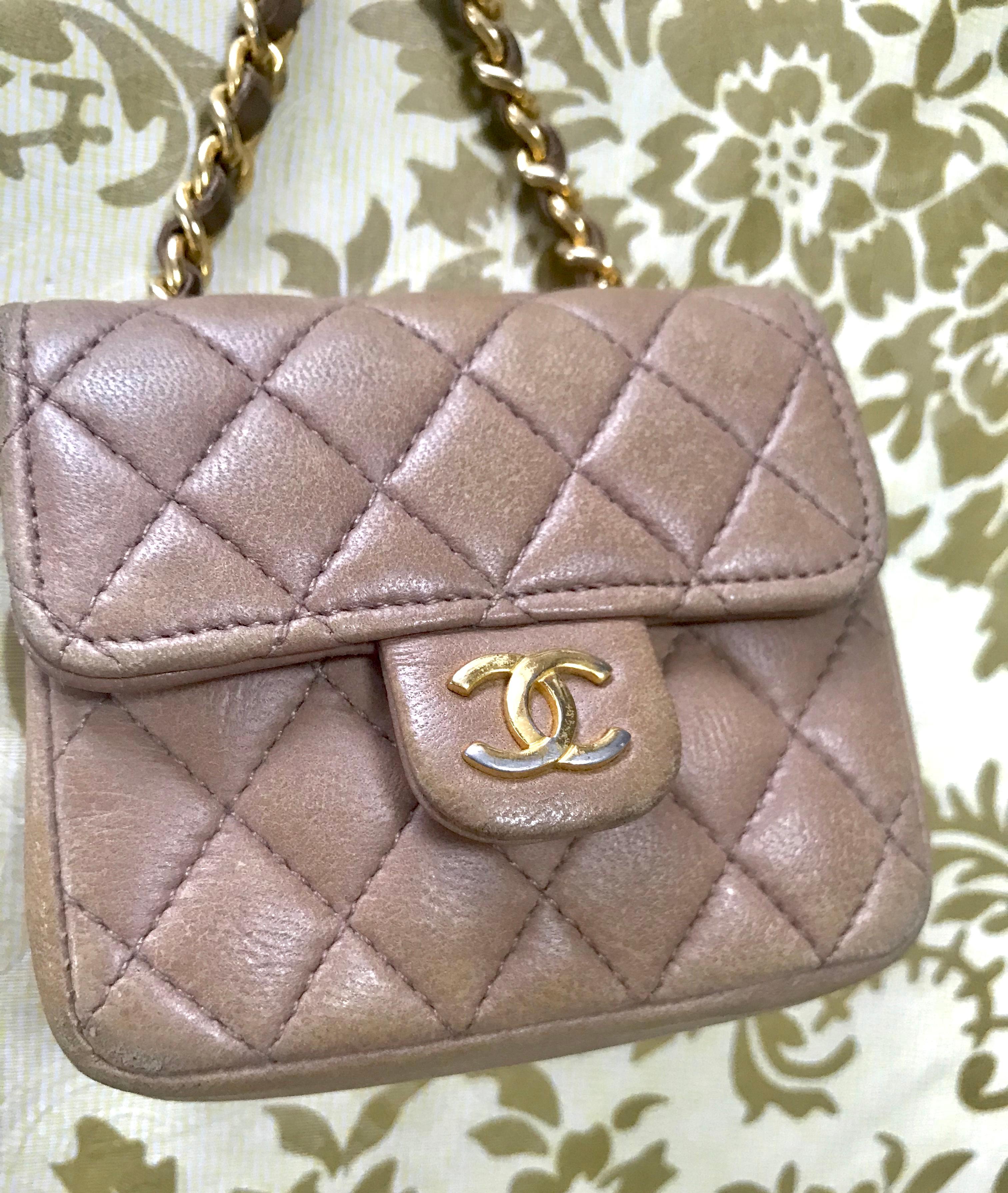Women's Chanel Vintage brown lambskin mini 2.55 bag charm and golden chain belt with CC For Sale