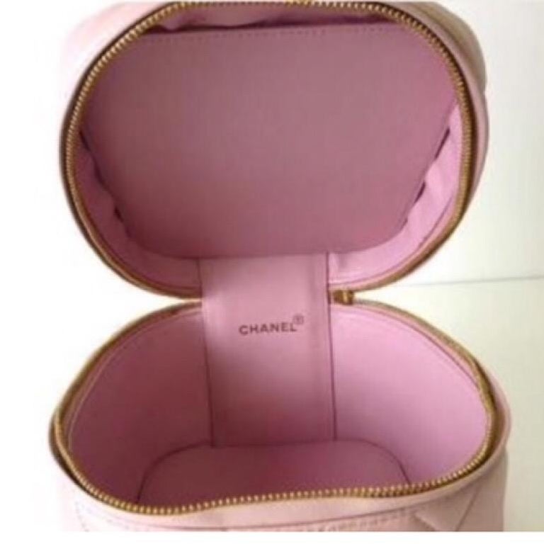 Vintage CHANEL pink quilted lambskin cosmetic, makeup case, vanity bag with  CC. For Sale at 1stDibs