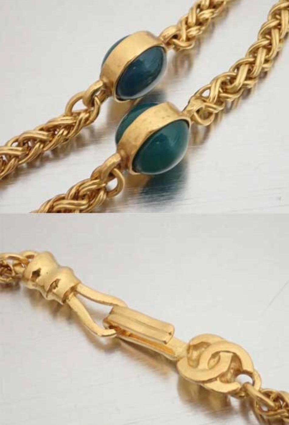 Women's  Vintage Chanel green gripoix stones and  tube chain long necklace with CC mark. For Sale
