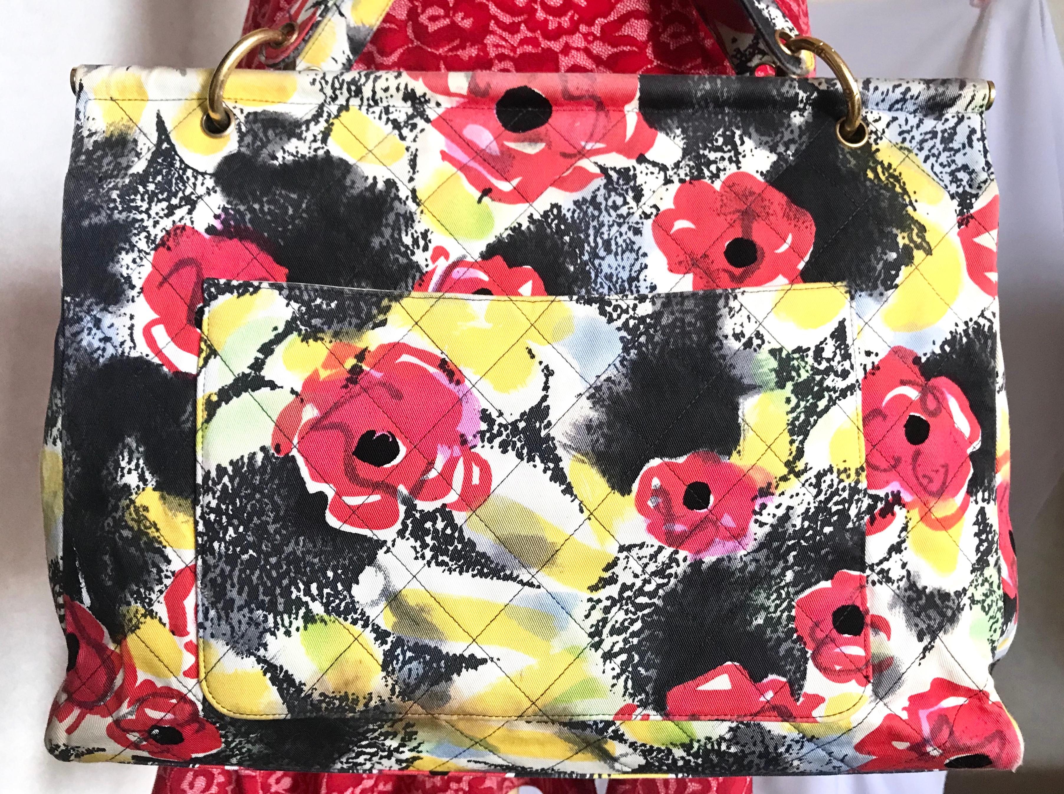 Vintage CHANEL red flower, yellow, and black water color print large tote bag. For Sale 4