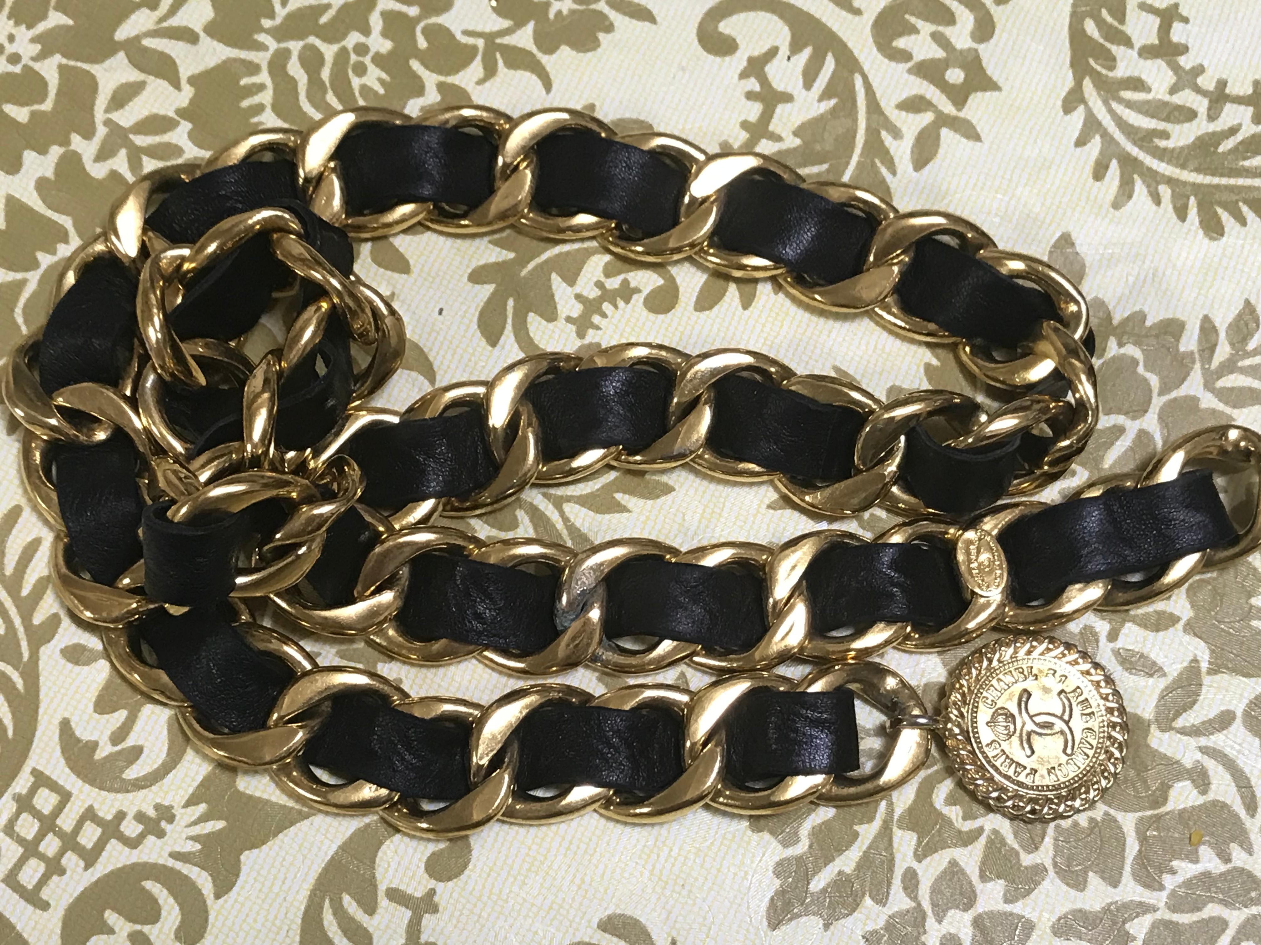 Black Vintage CHANEL black leather thick chain belt with golden CC and mademoiselle. For Sale