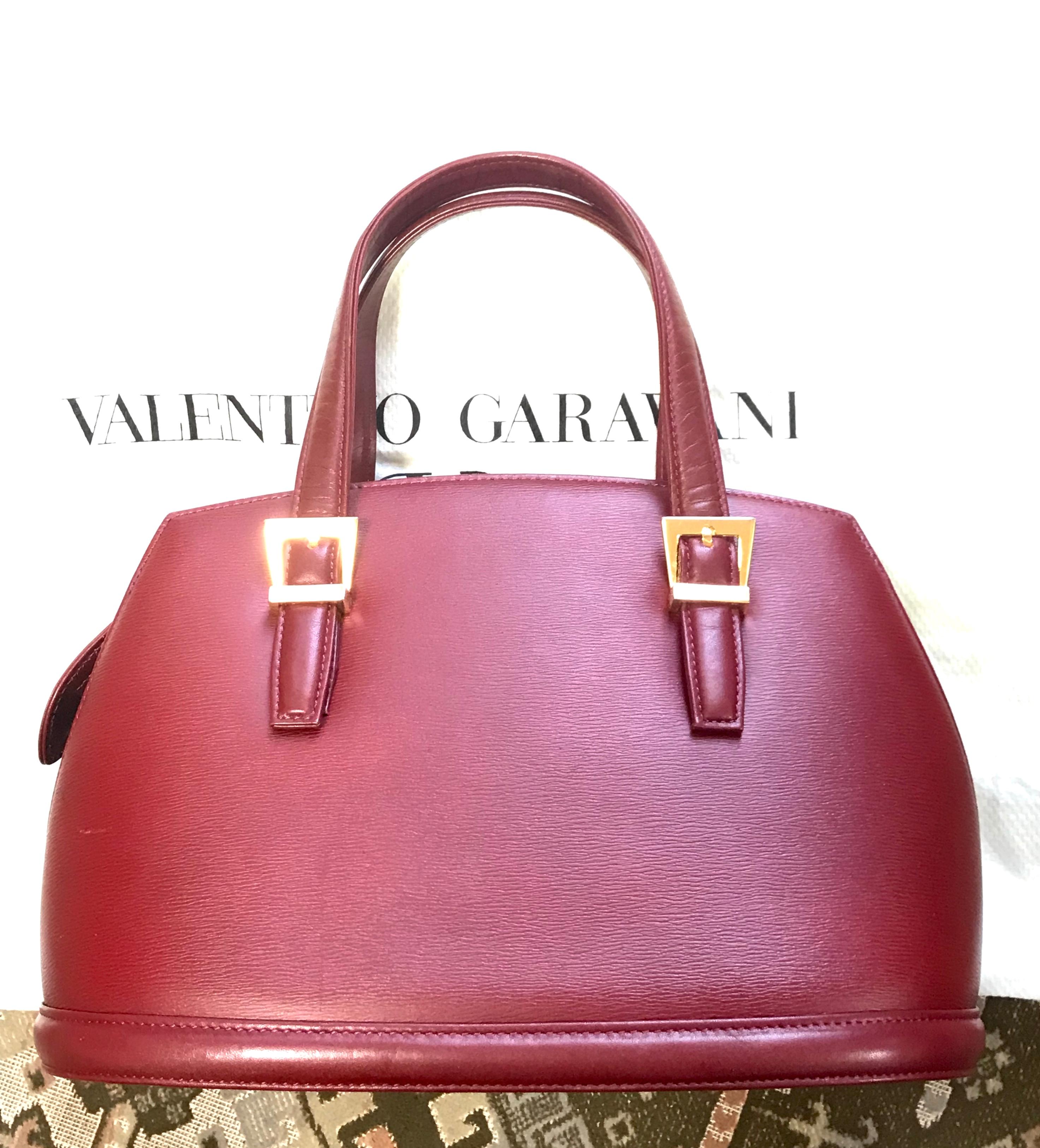 Pink Vintage Valentino Garavani wine leather handbag with golden buckles. Classic bag For Sale