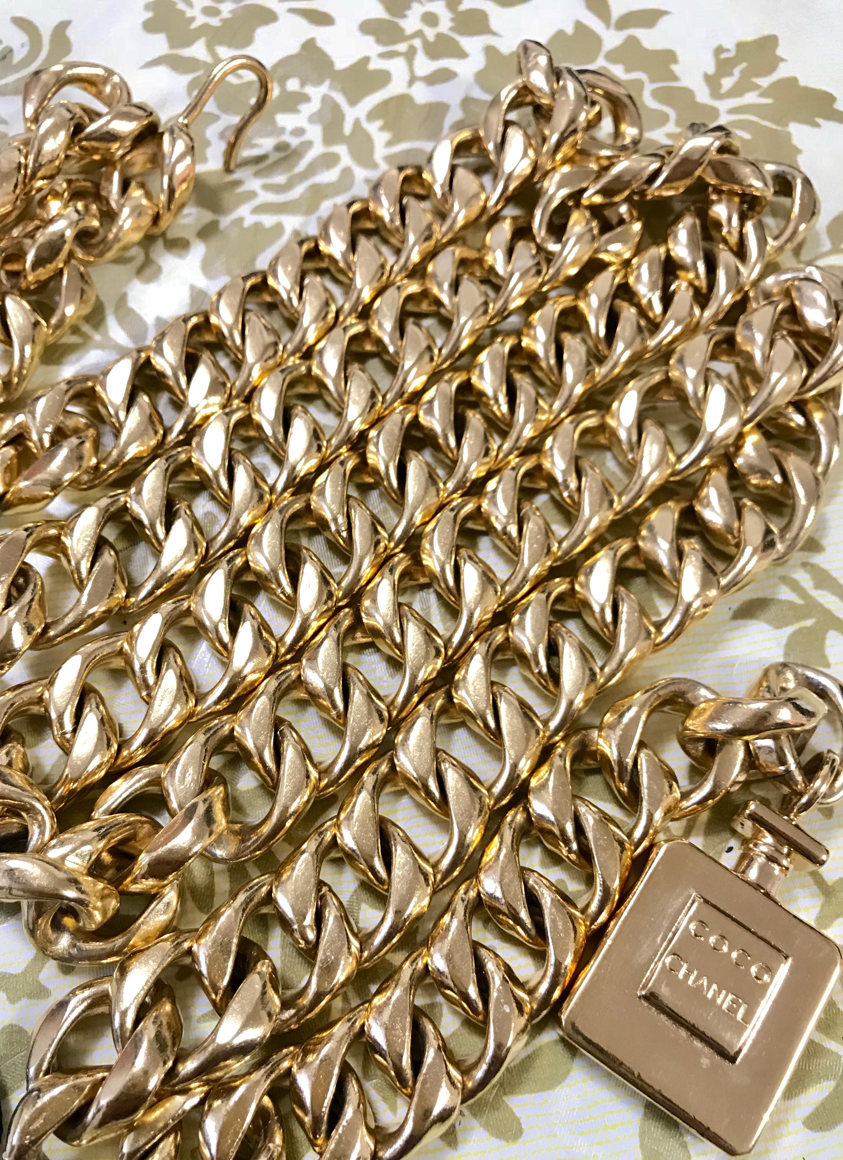 Vintage CHANEL golden nice and heavy thick chain belt with perfume bottle motif. In Good Condition For Sale In Kashiwa, Chiba