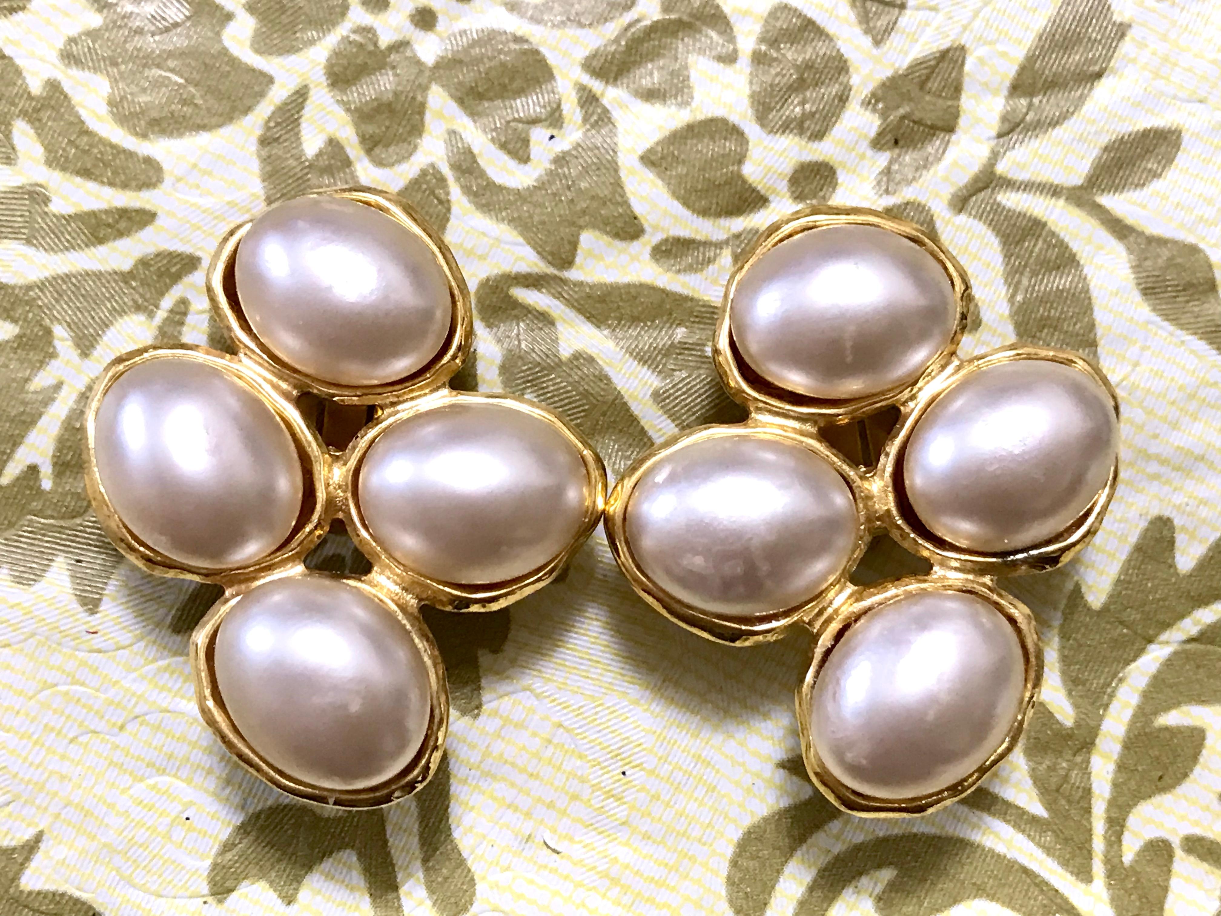Vintage CHANEL large oval faux pearl earrings with gold frames. Elegant jewelry. For Sale 5